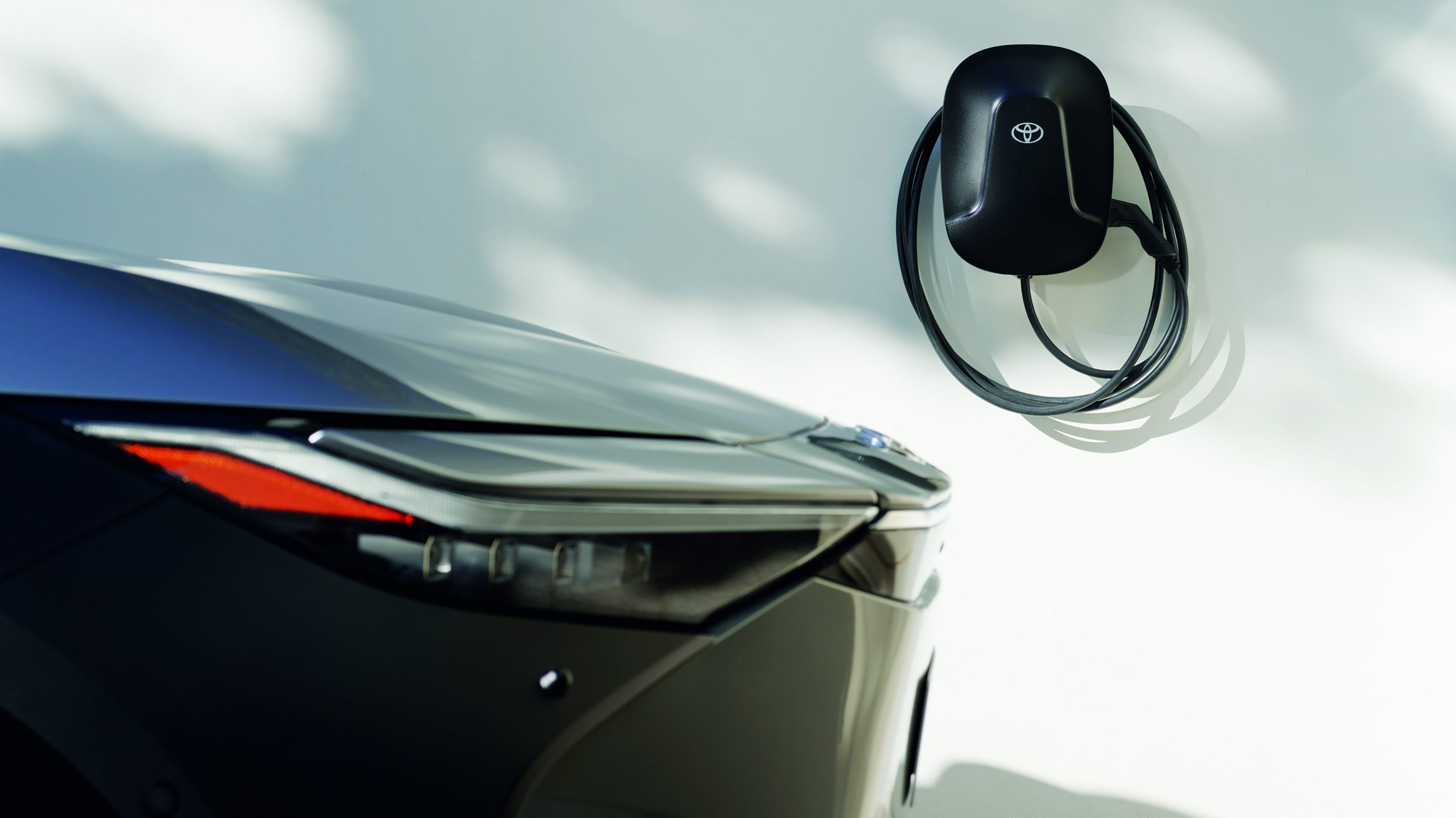 Toyota bZ4x - charger