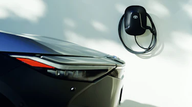 Toyota bZ4x - charger
