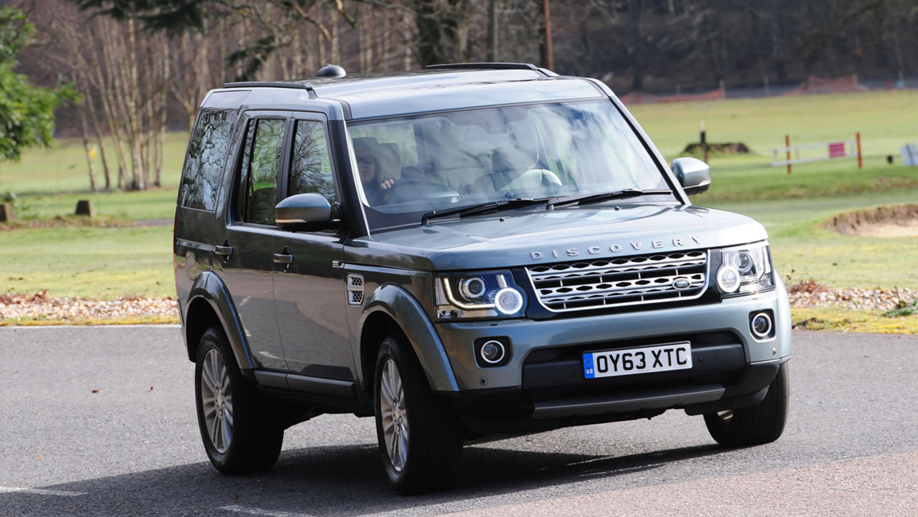 Used Land Rover Discovery 4 - front