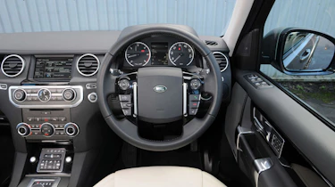 Used Land Rover Discovery 4 - dash