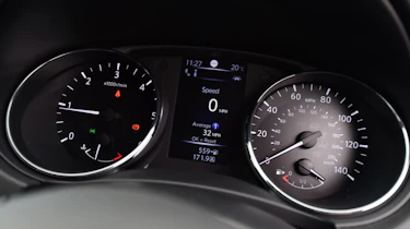Used Nissan Qashqai Mk2 - dials