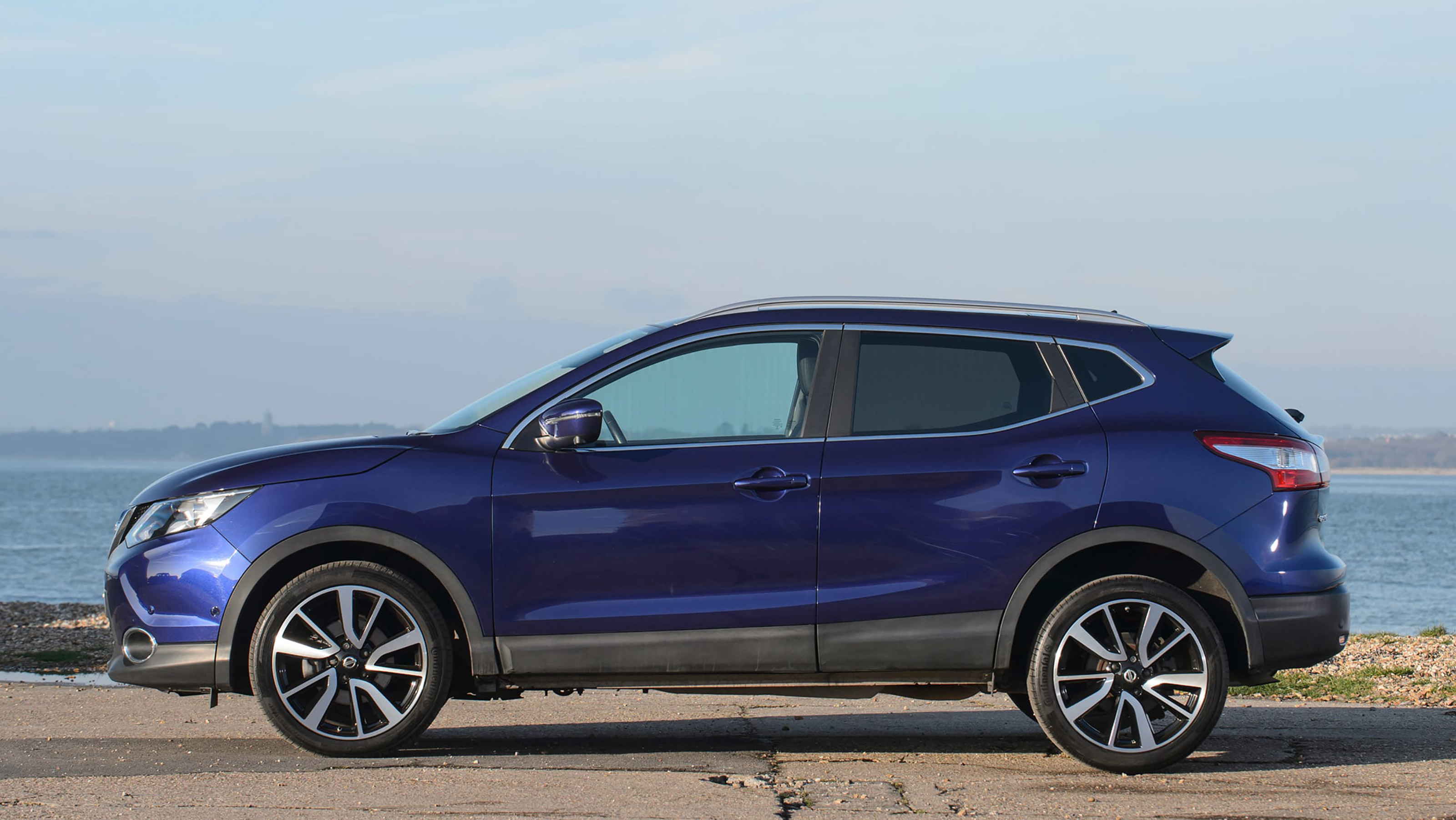 Used Nissan Qashqai Mk2 - side