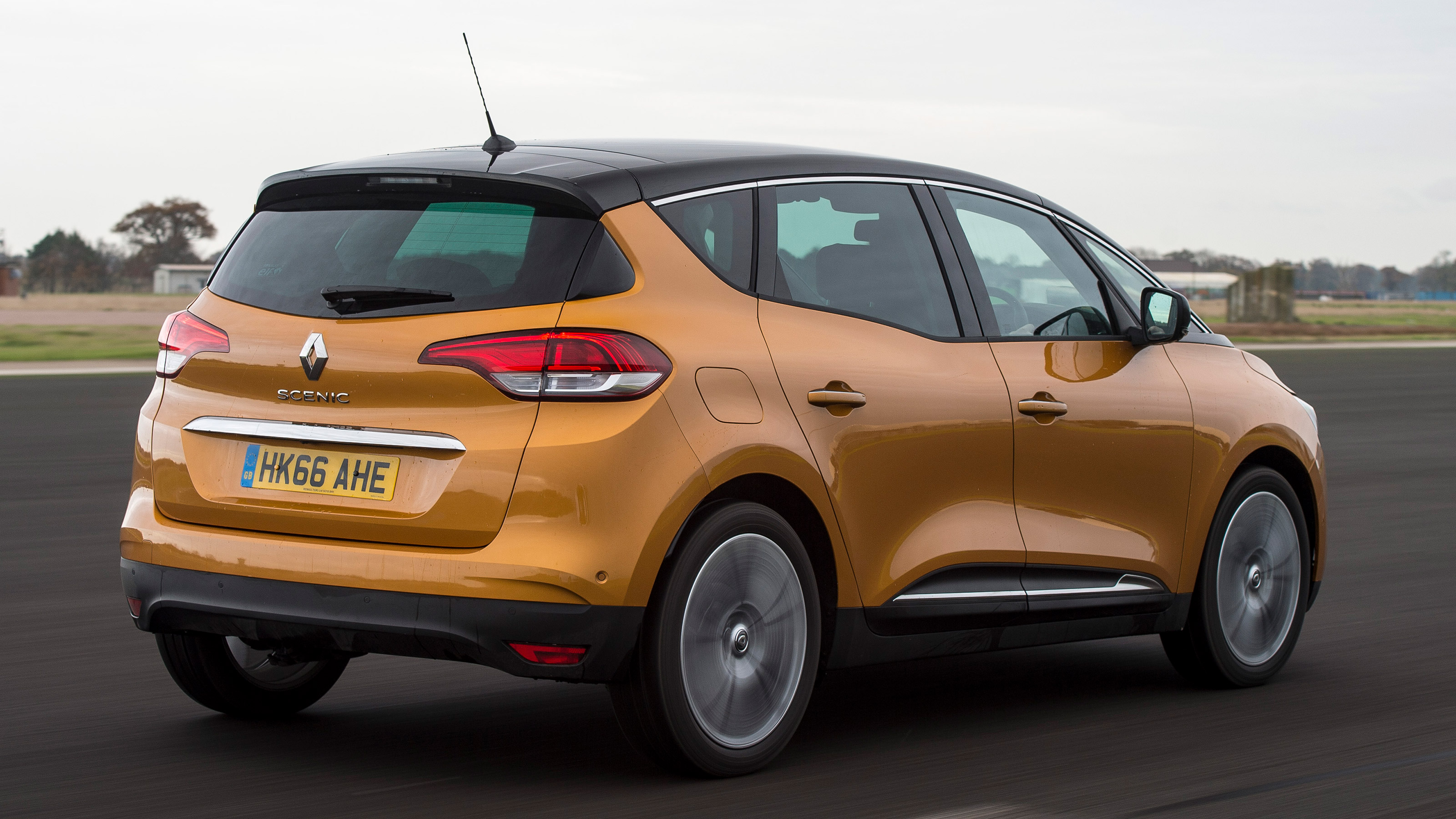 Used Renault Scenic Mk4 - rear action