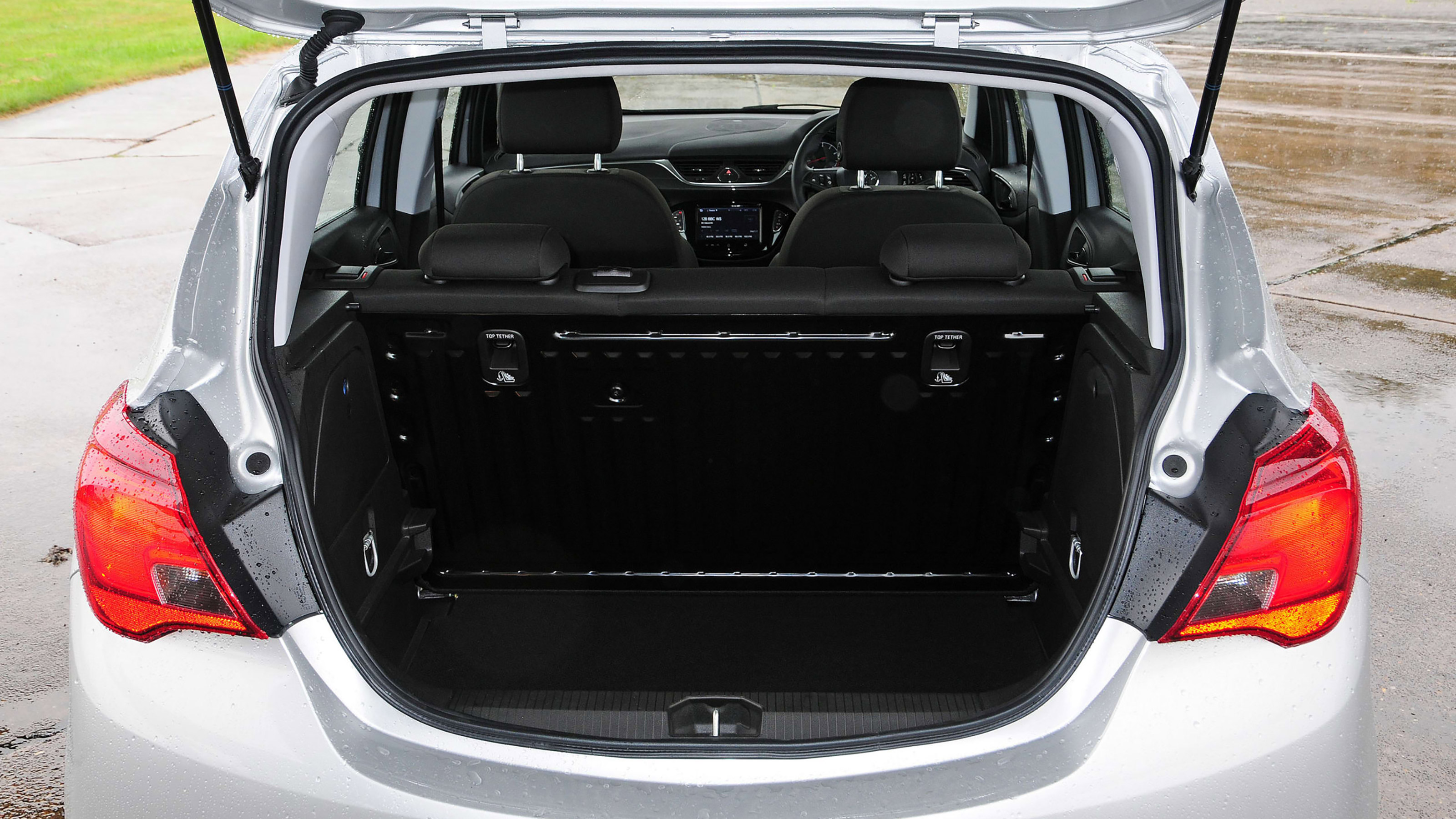 Used Vauxhall Corsa Mk4 - boot