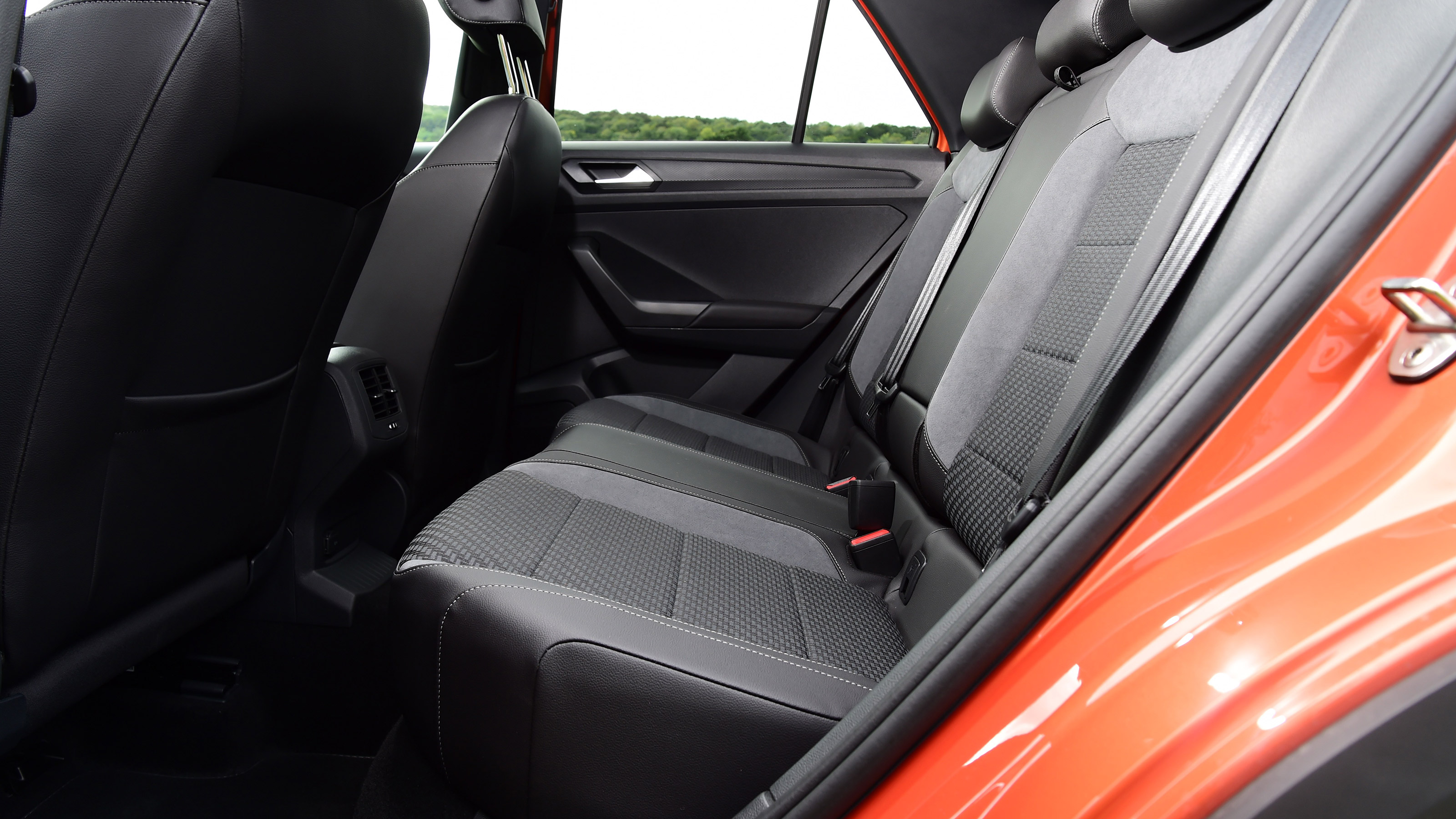 Used Volkswagen T-Roc - rear seats
