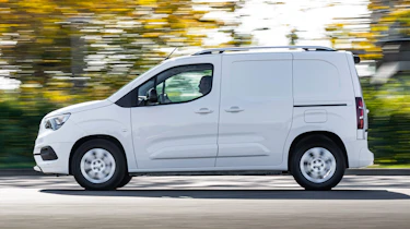 Vauxhall Combo-e - side action