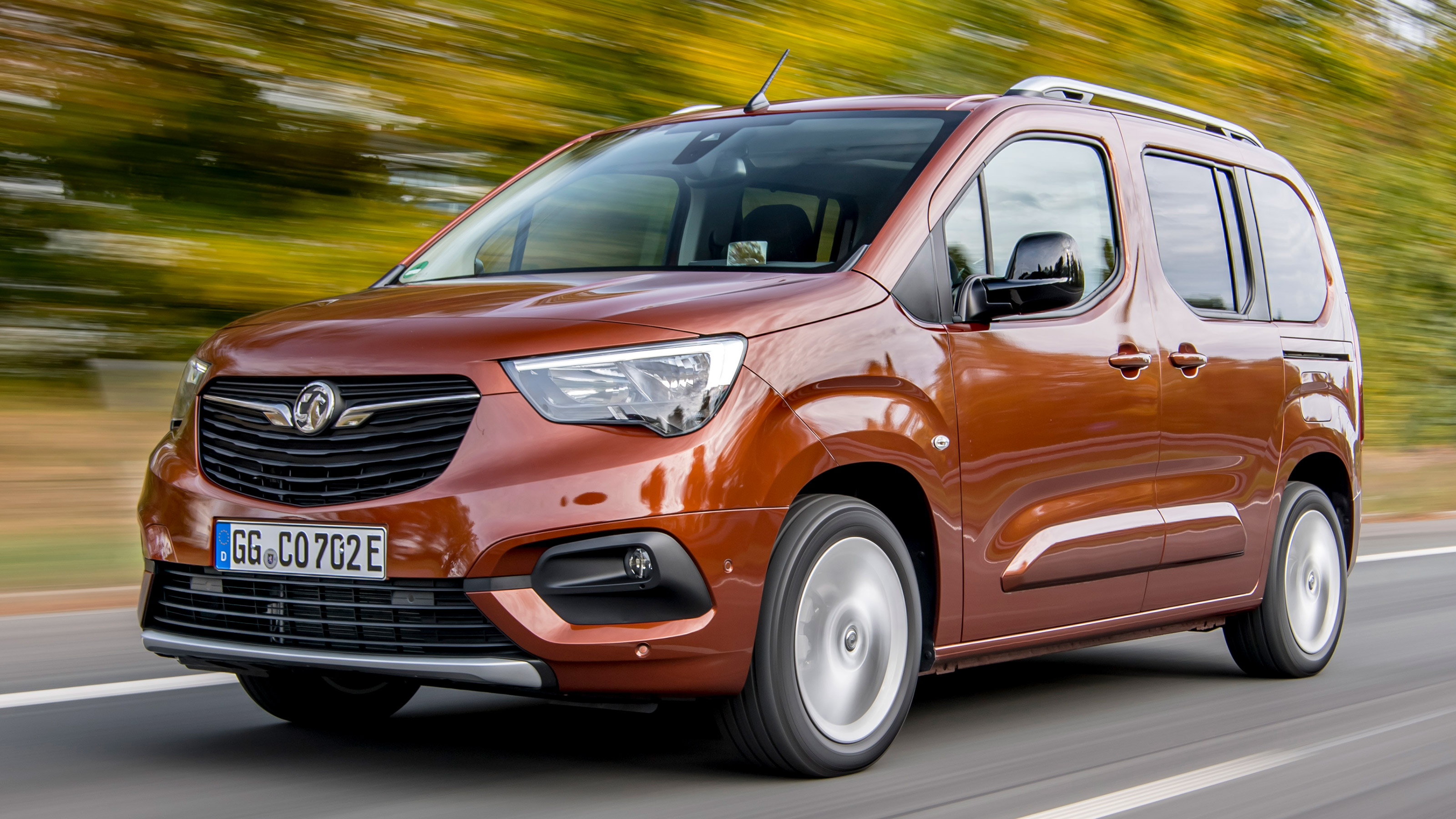 Vauxhall Combo-e Life - front action