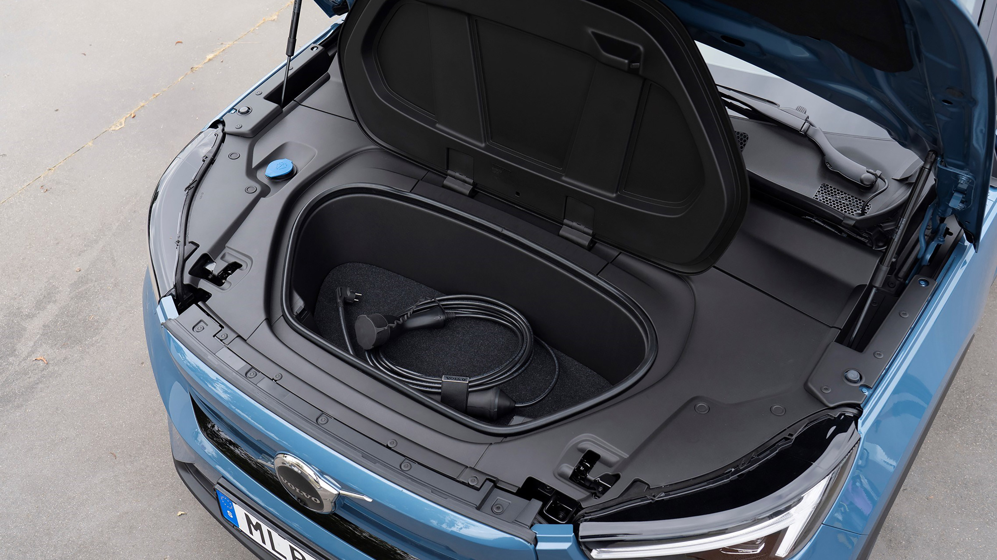 Volvo C40 Recharge - front storage