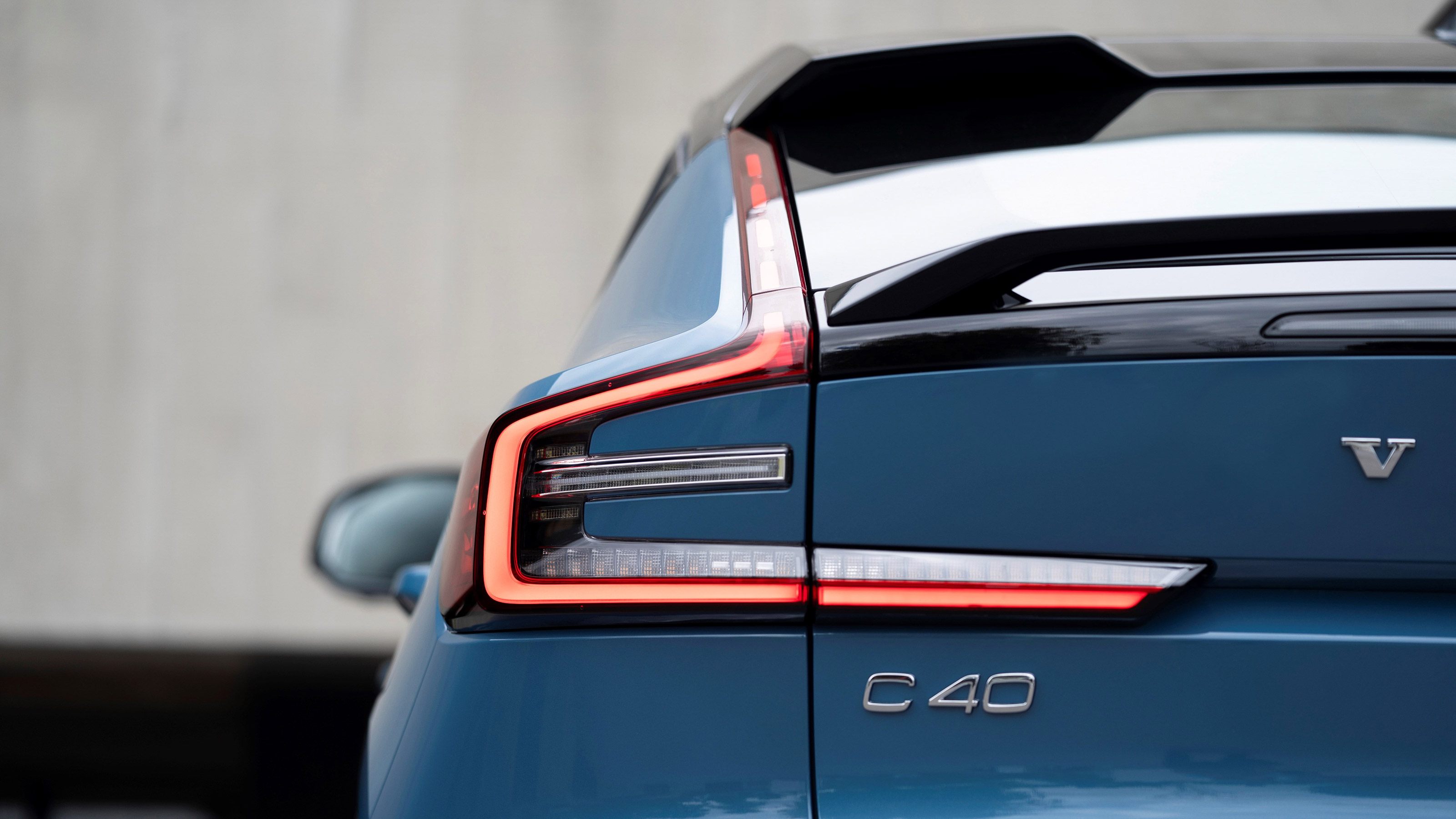 Volvo C40 Recharge - C40 badge