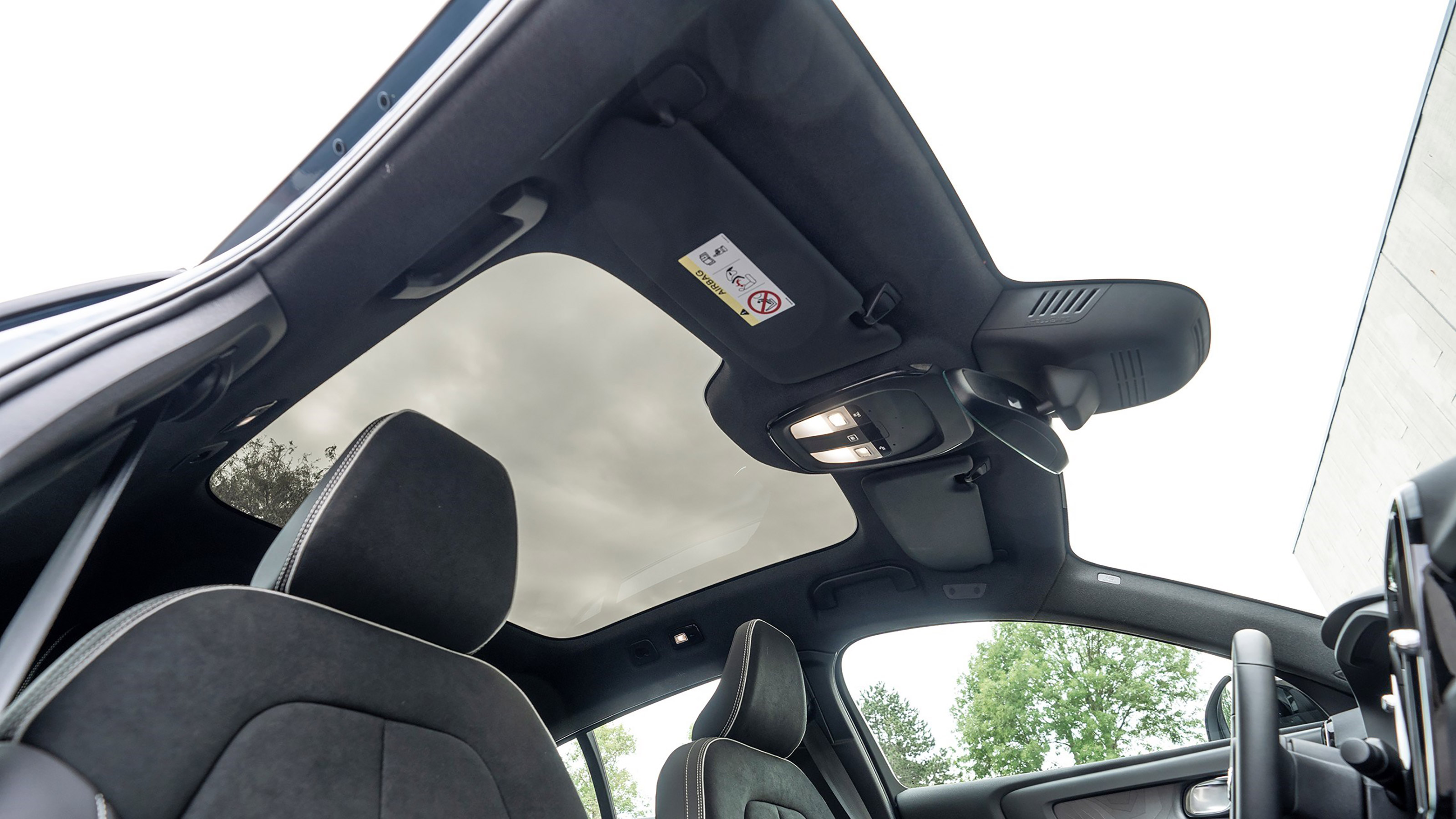 Volvo C40 Recharge - panoramic roof