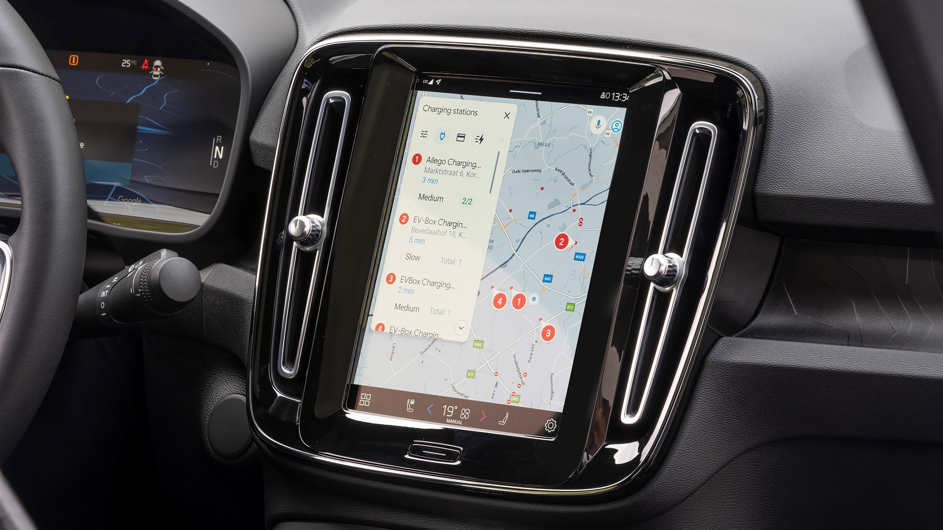 Volvo C40 Recharge - sat-nav