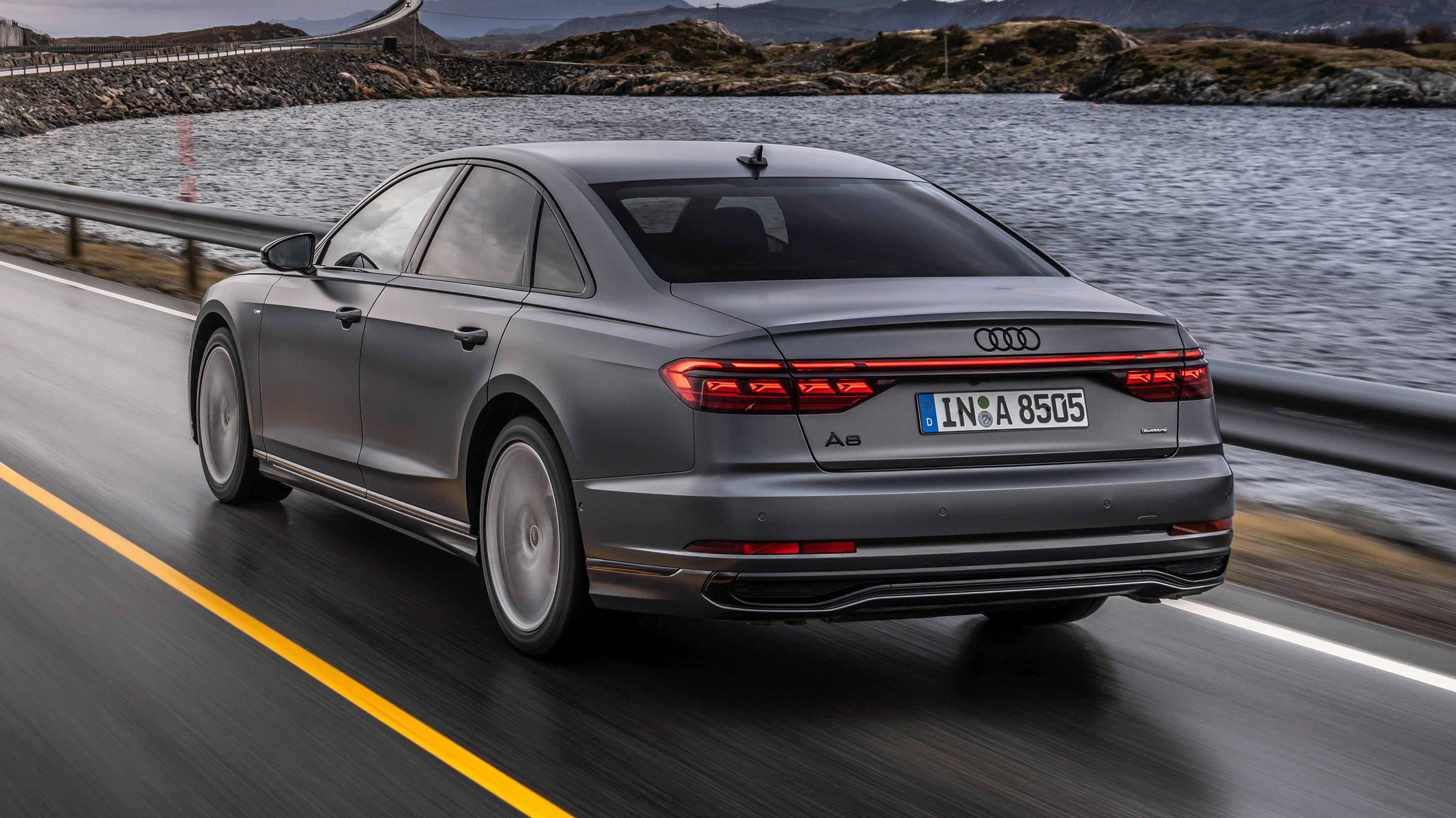 Audi A8 - rear tracking