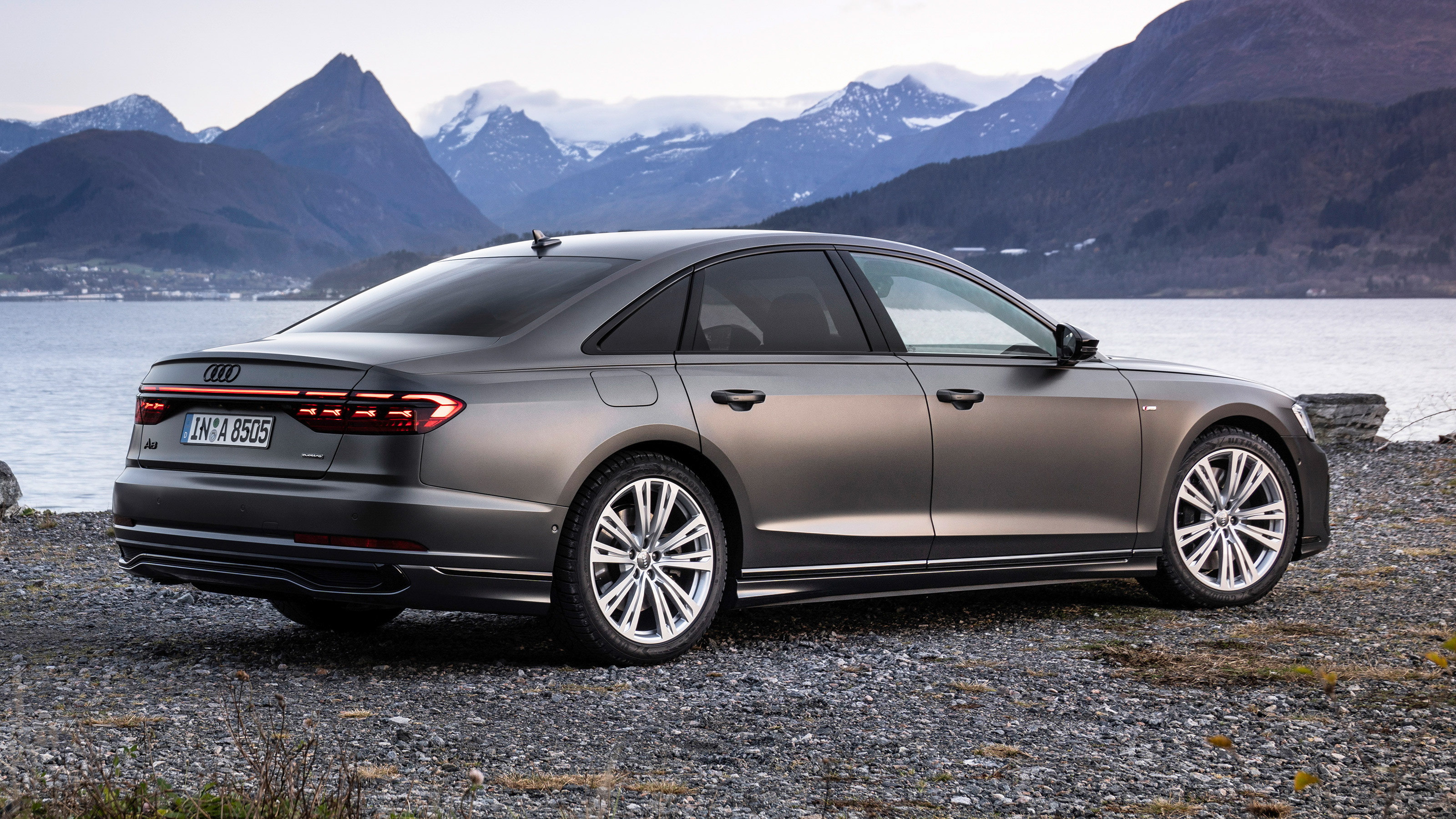 Audi A8 - rear static