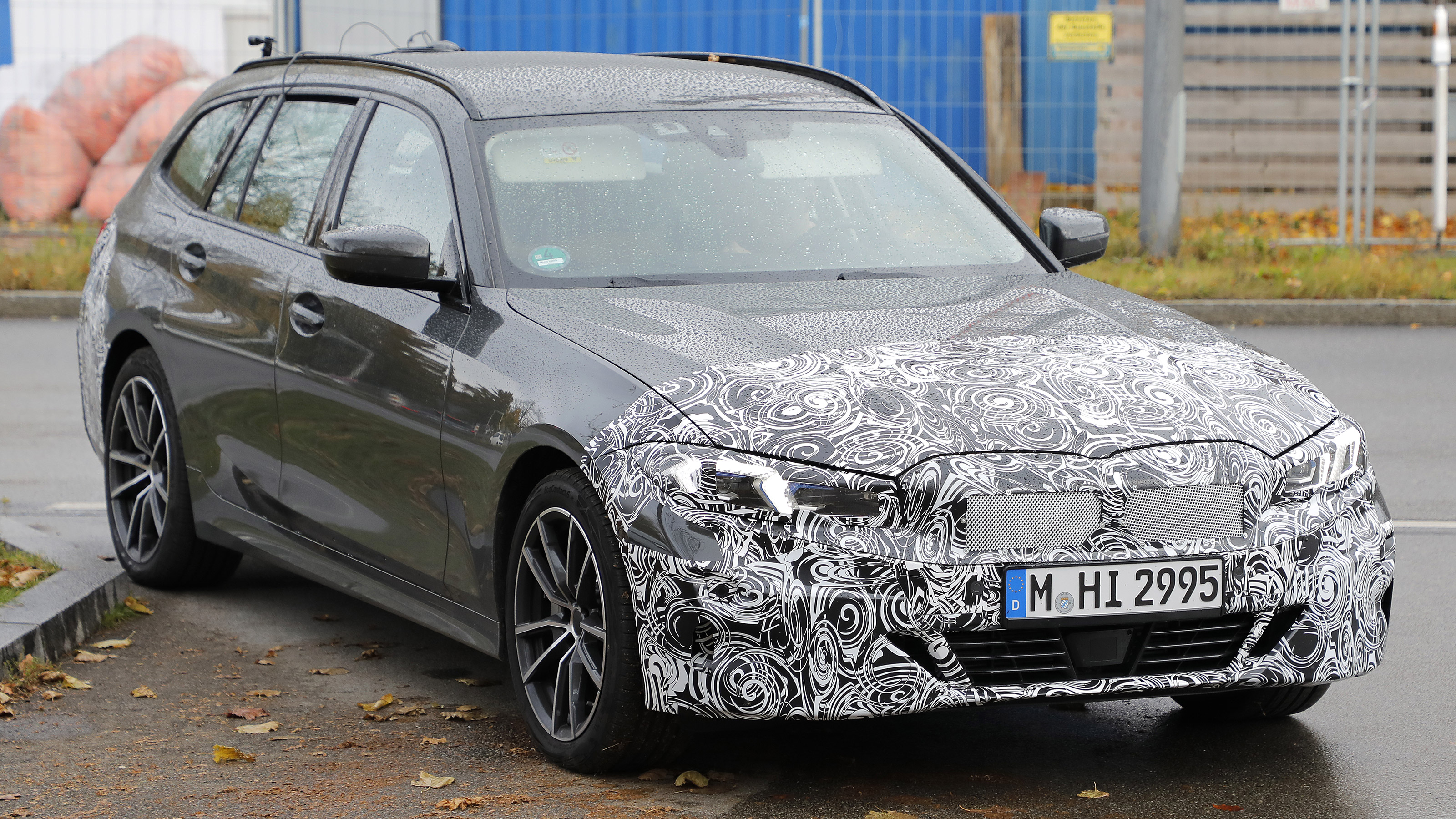 BMW 3 Series Touring - spyshot 1