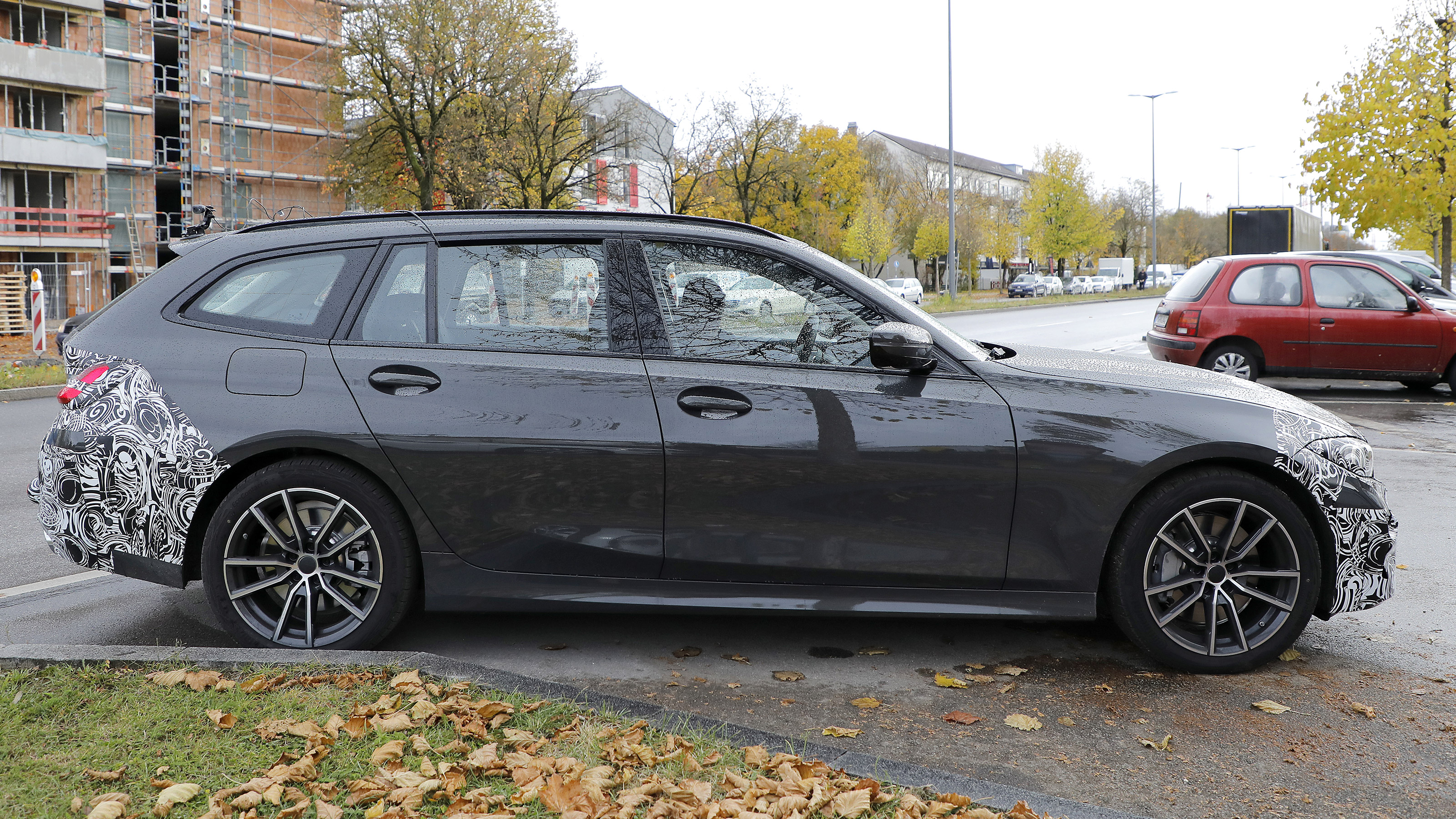 BMW 3 Series Touring - spyshot 4