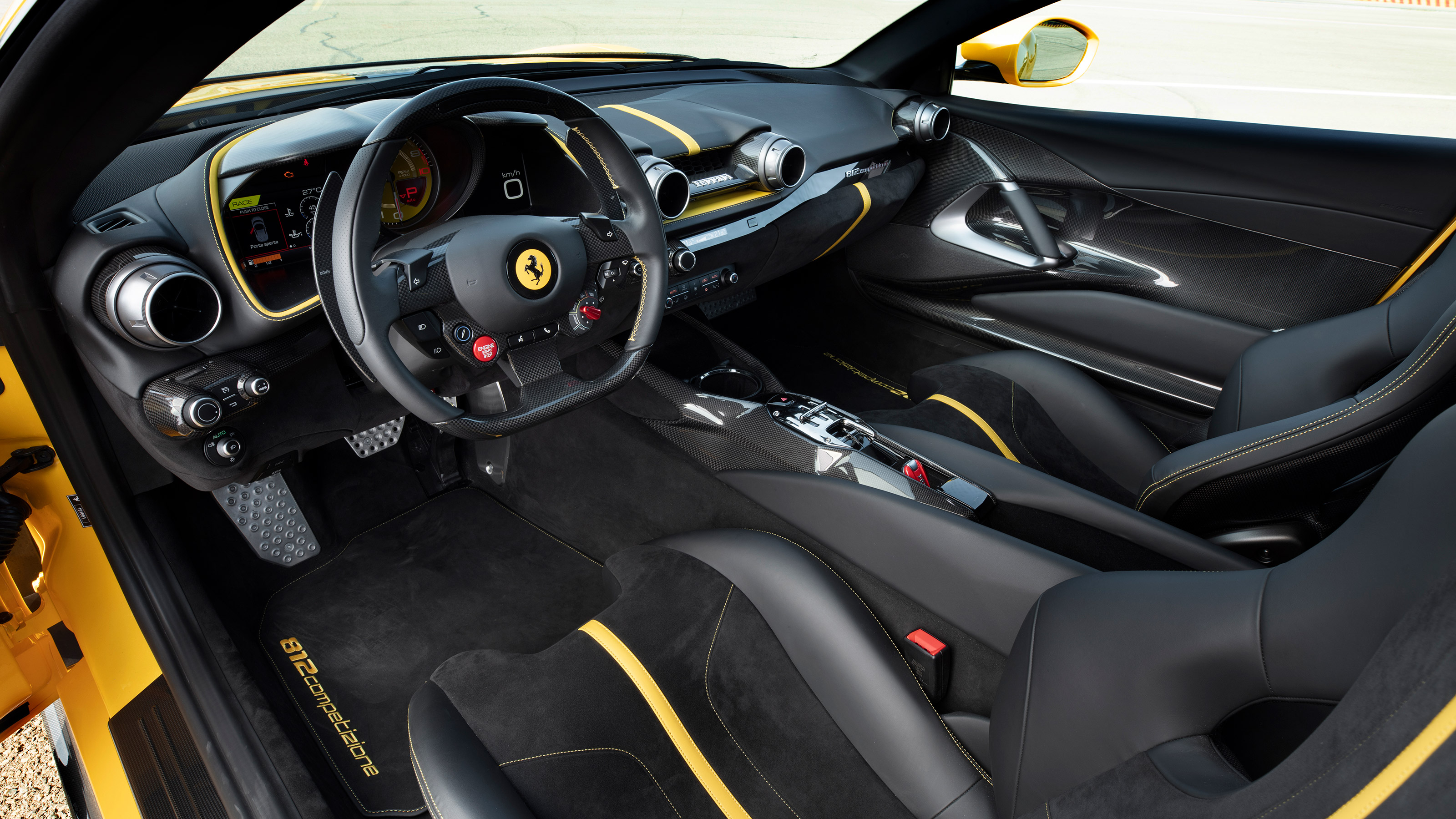 Ferrari 812 Competizione - dash