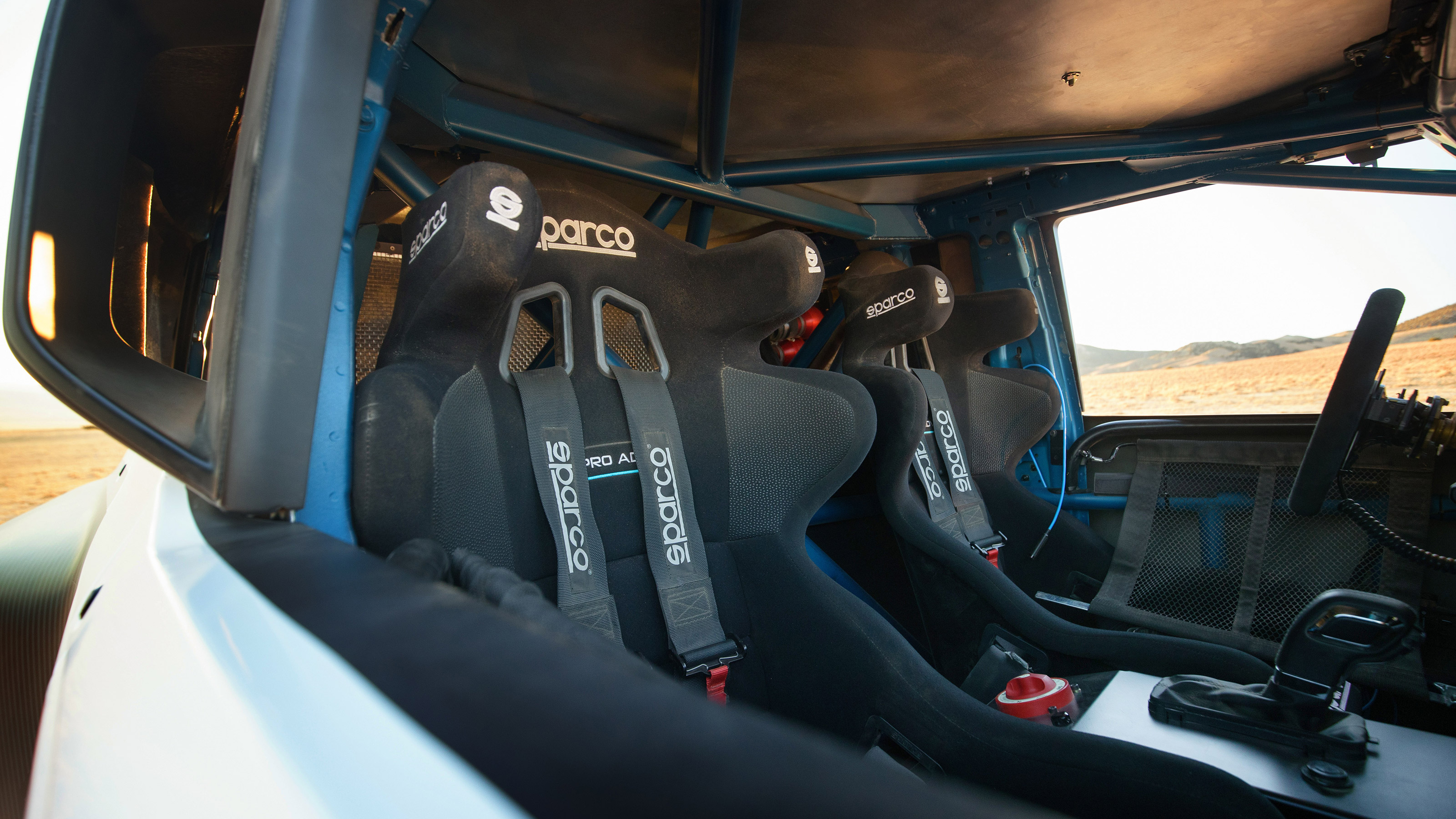 Ford Bronco DR - seats