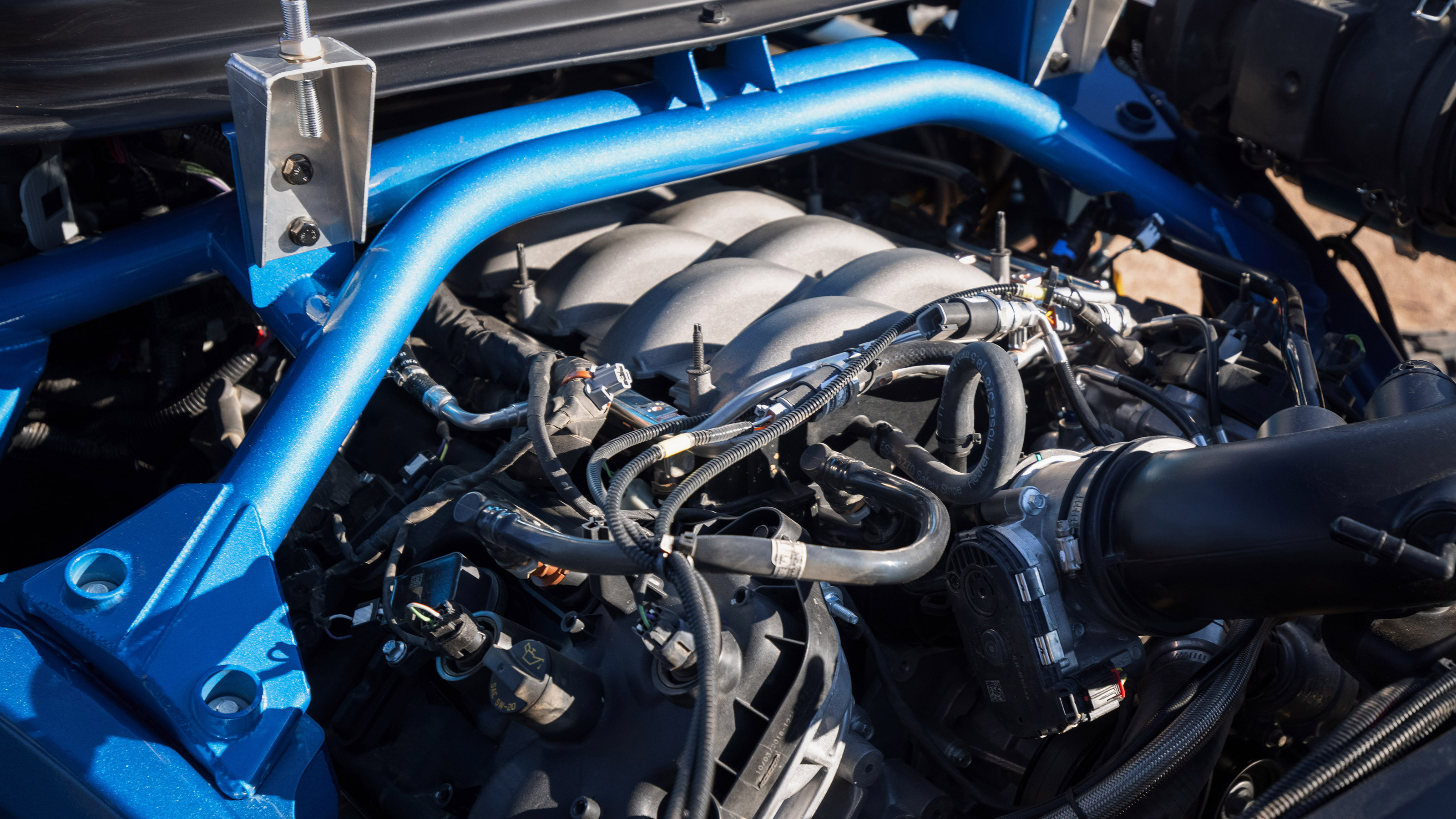 Ford Bronco DR - engine