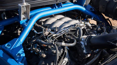 Ford Bronco DR - engine