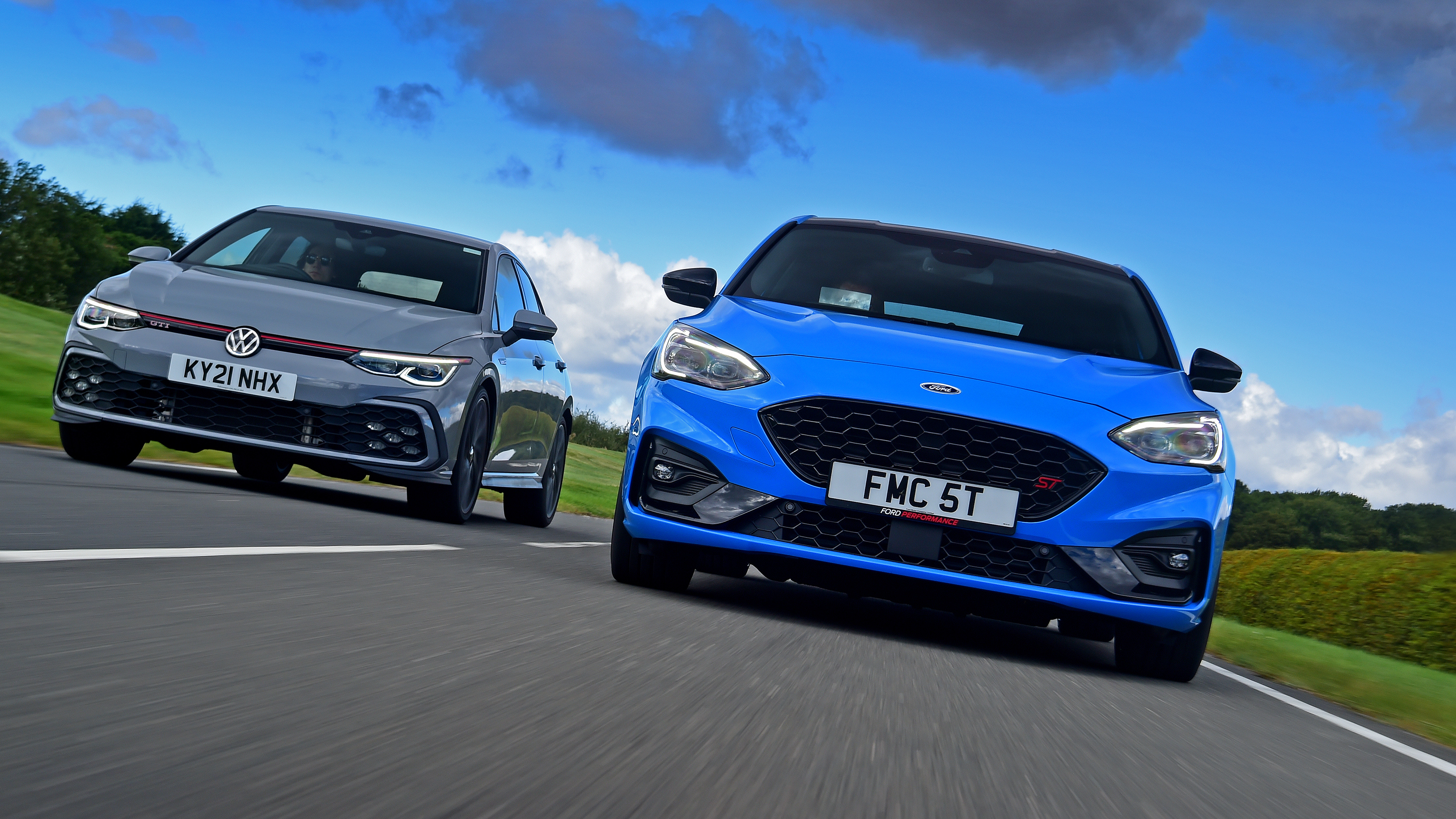 Ford Focus ST vs Volkswagen Golf GTI 