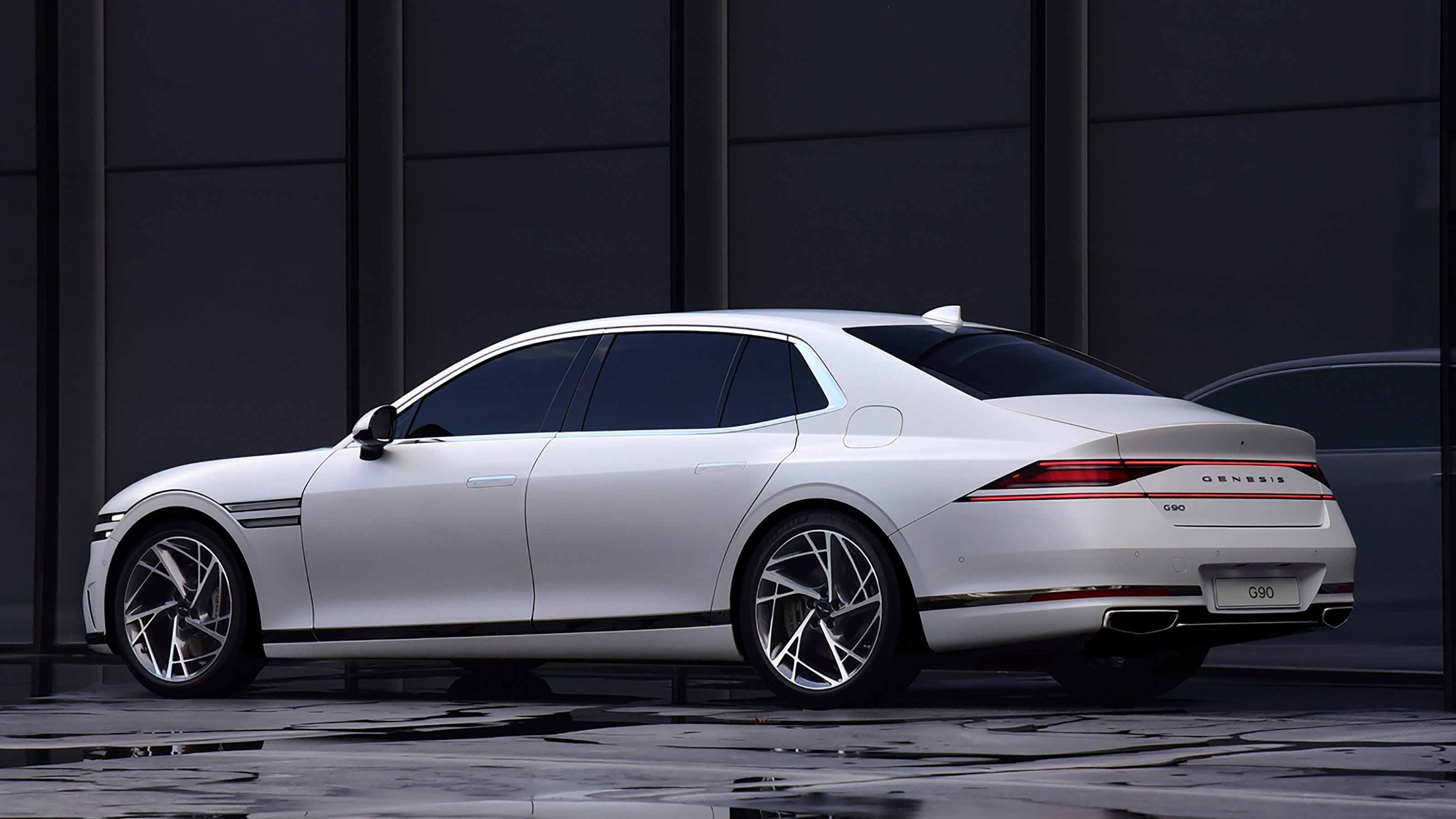 Genesis G90 - rear