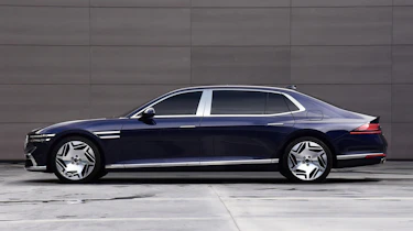 Genesis G90 - side