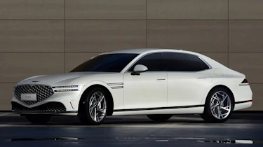 Genesis G90 - front/side