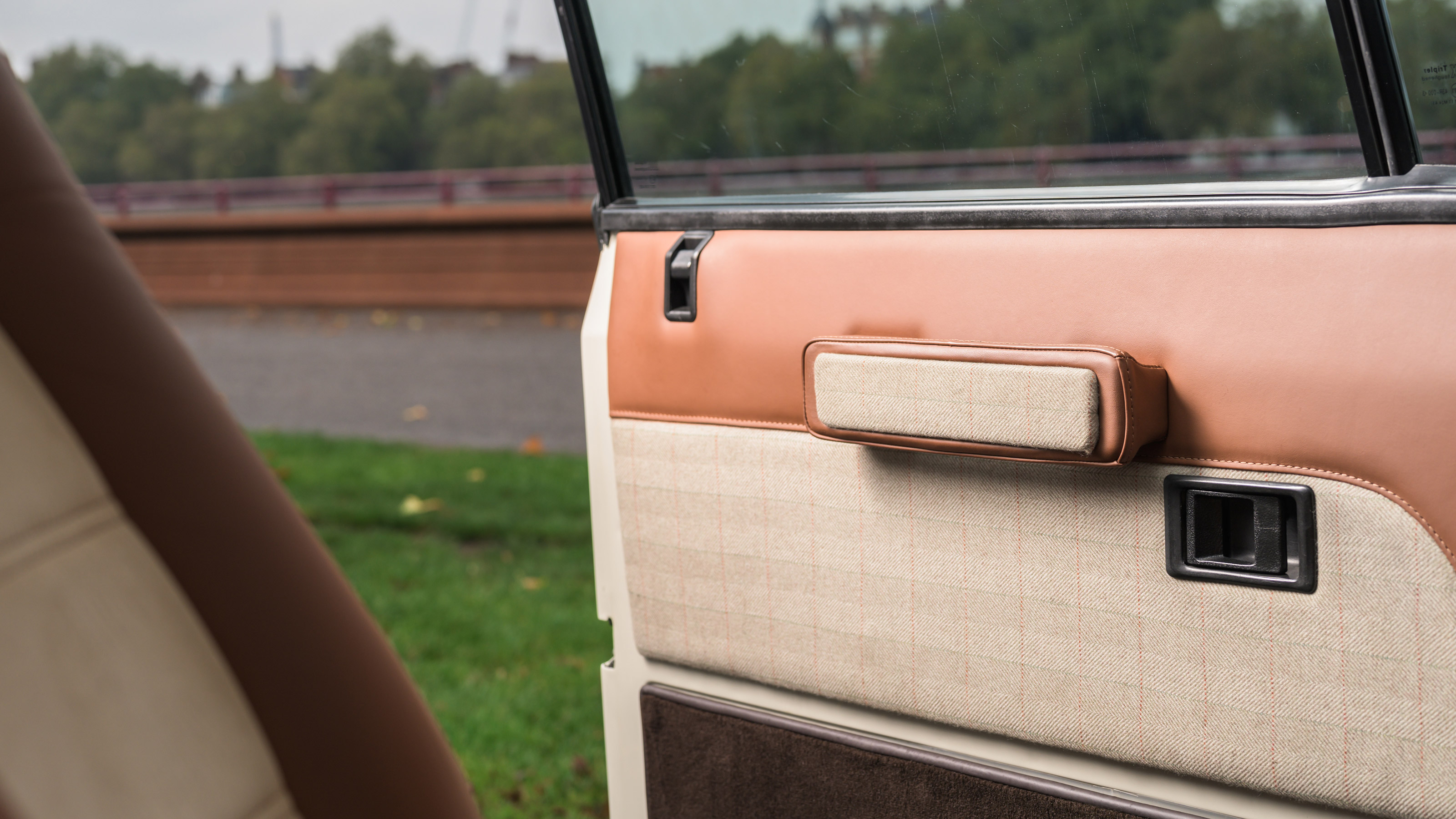 Kingsley ULEZ Range Rover Classic - door
