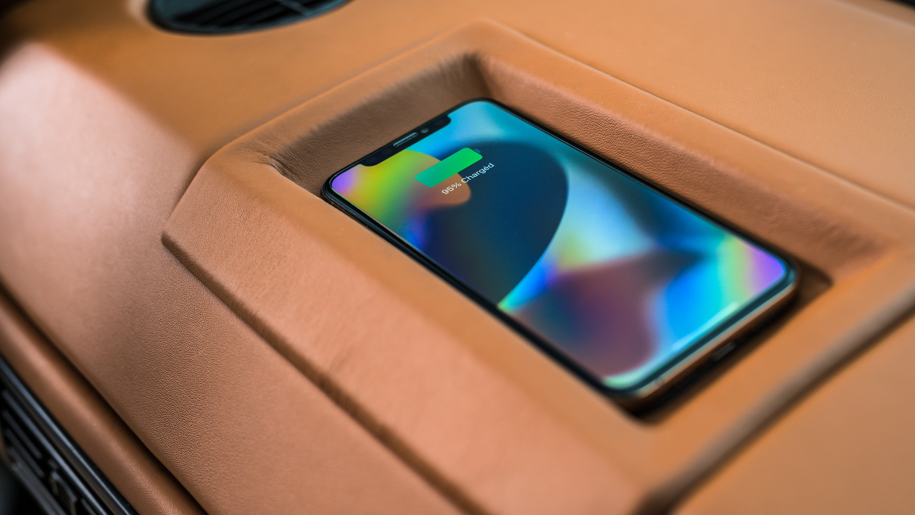 Kingsley ULEZ Range Rover Classic - wireless charging