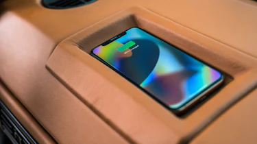 Kingsley ULEZ Range Rover Classic - wireless charging