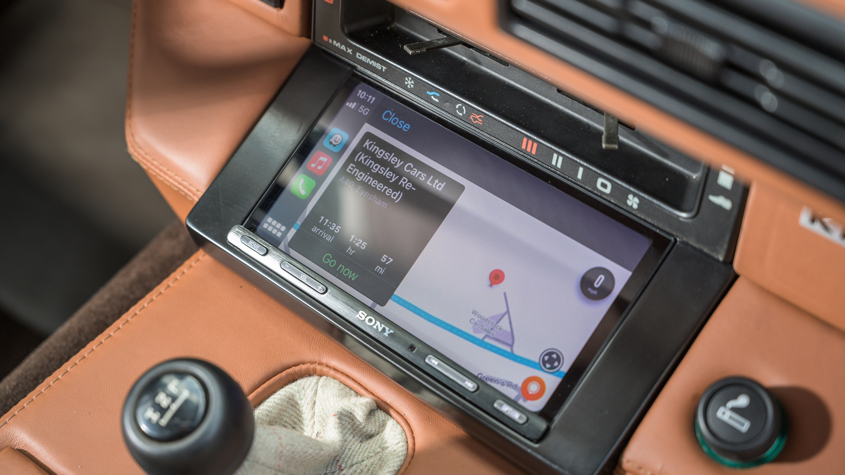 Kingsley ULEZ Range Rover Classic - infotainment