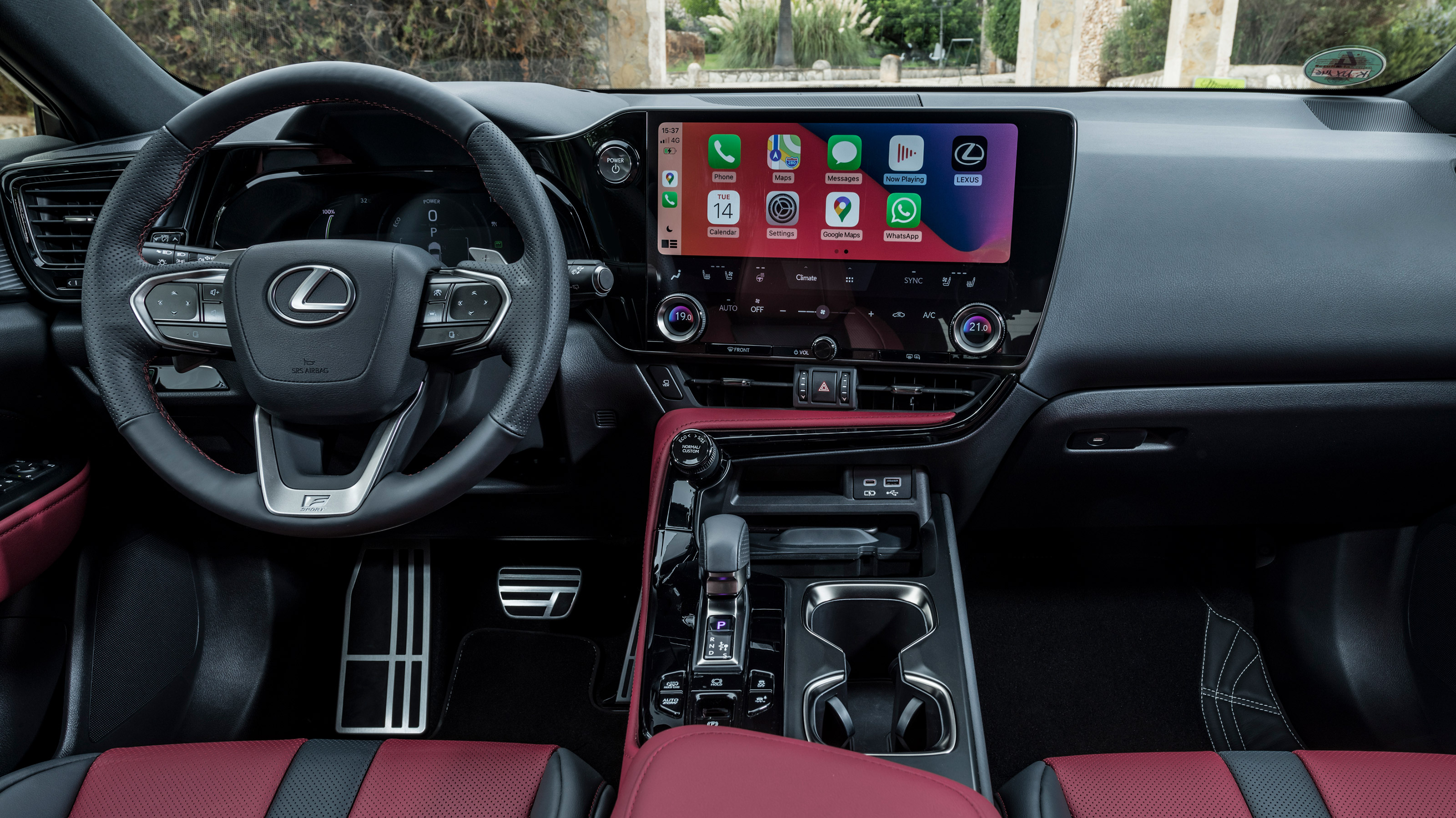 Lexus NX 450h+ - dash
