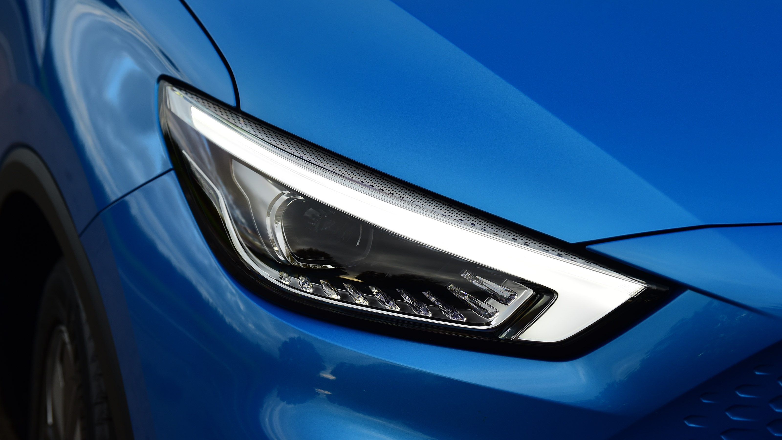 MG ZS EV - front light