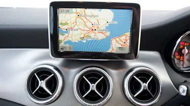 Mercedes CLA Mk1 - screen