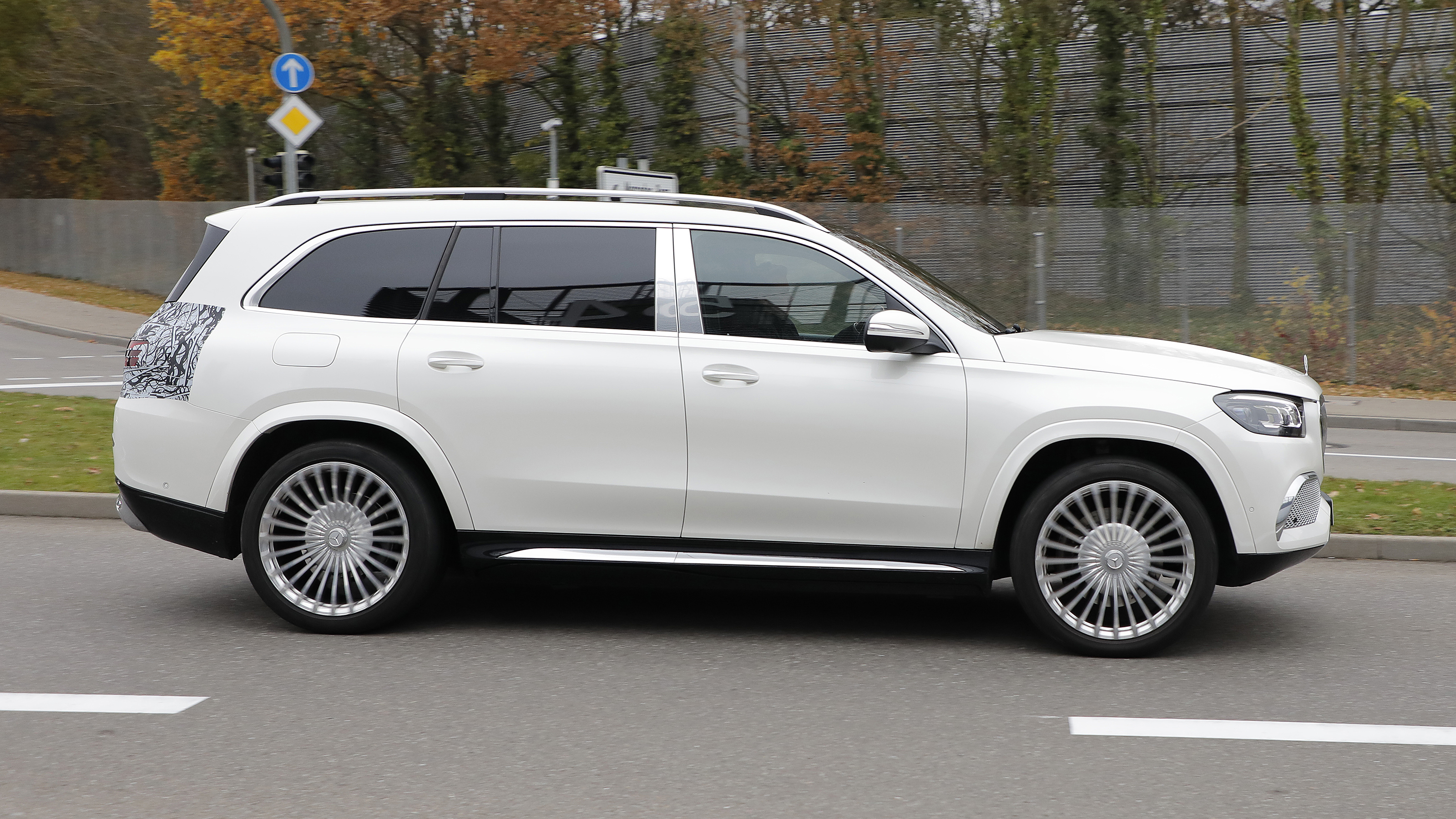Mercedes-Maybach GLS - side