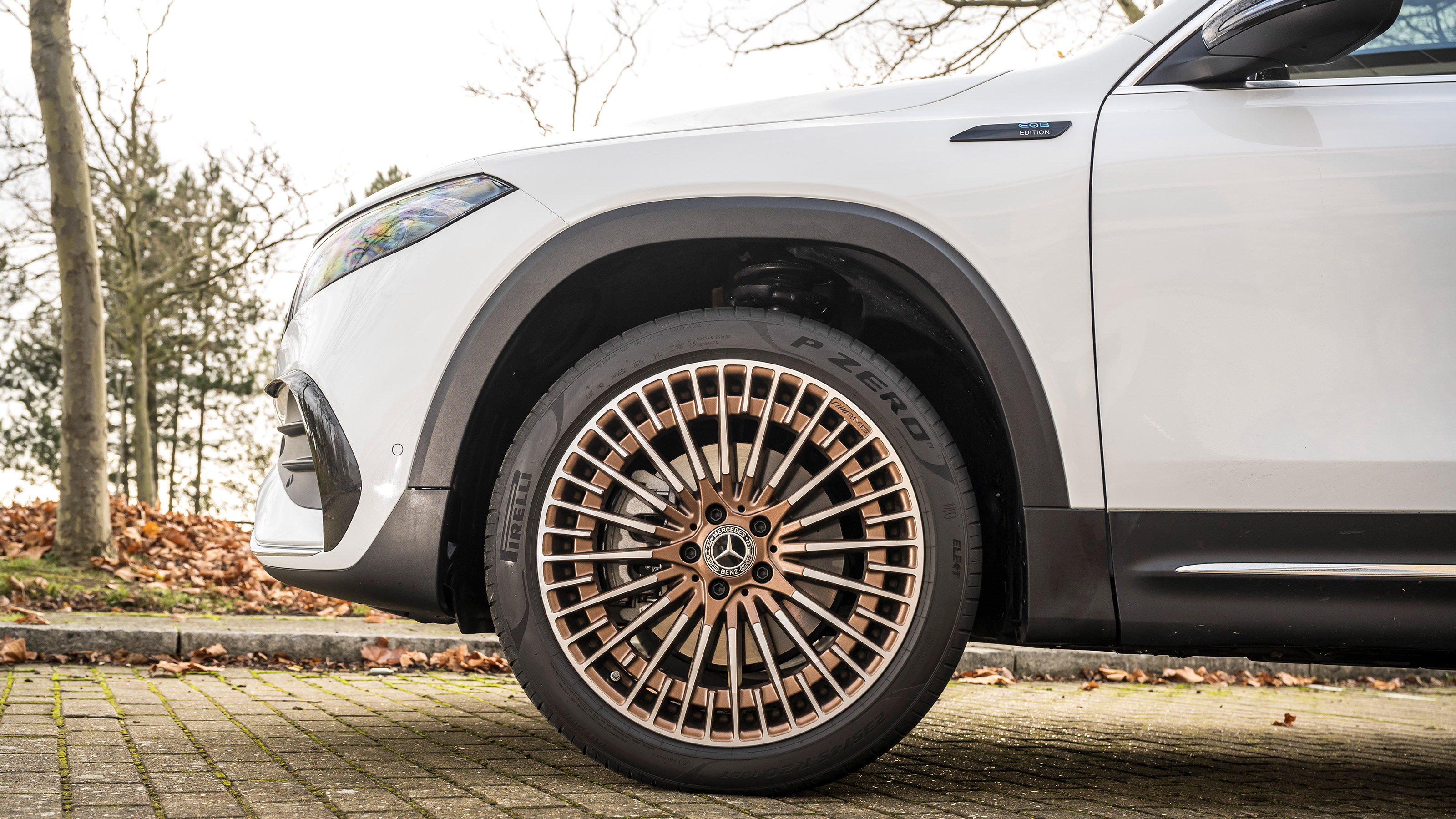 Mercedes EQB - wheel