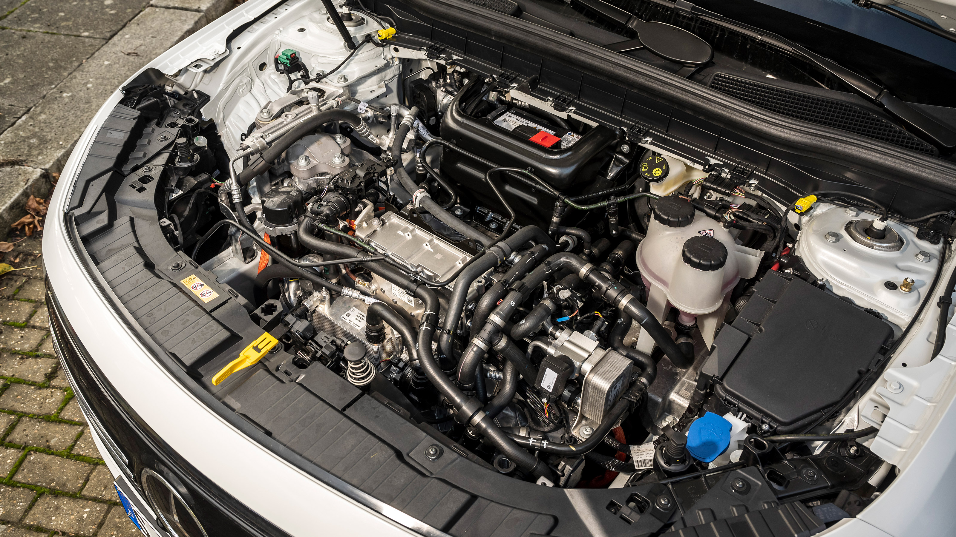 Mercedes EQB - engine