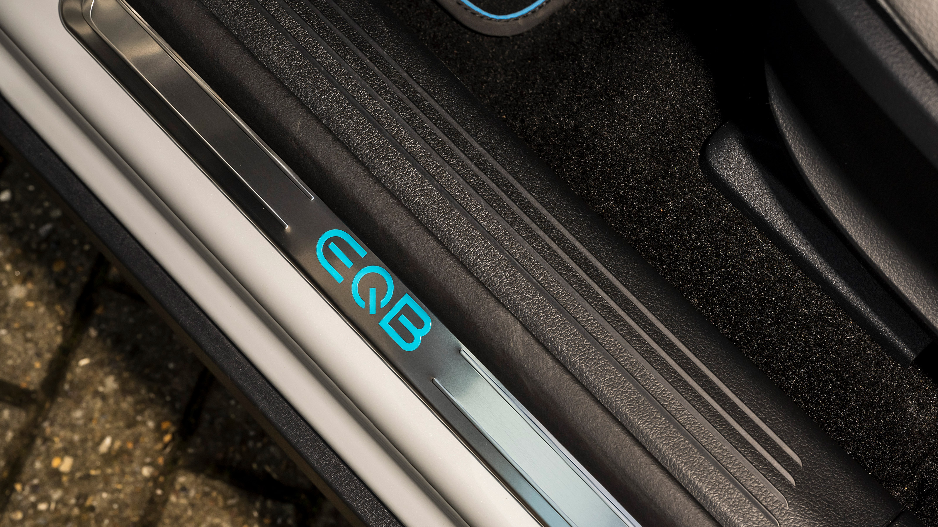 Mercedes EQB - sill