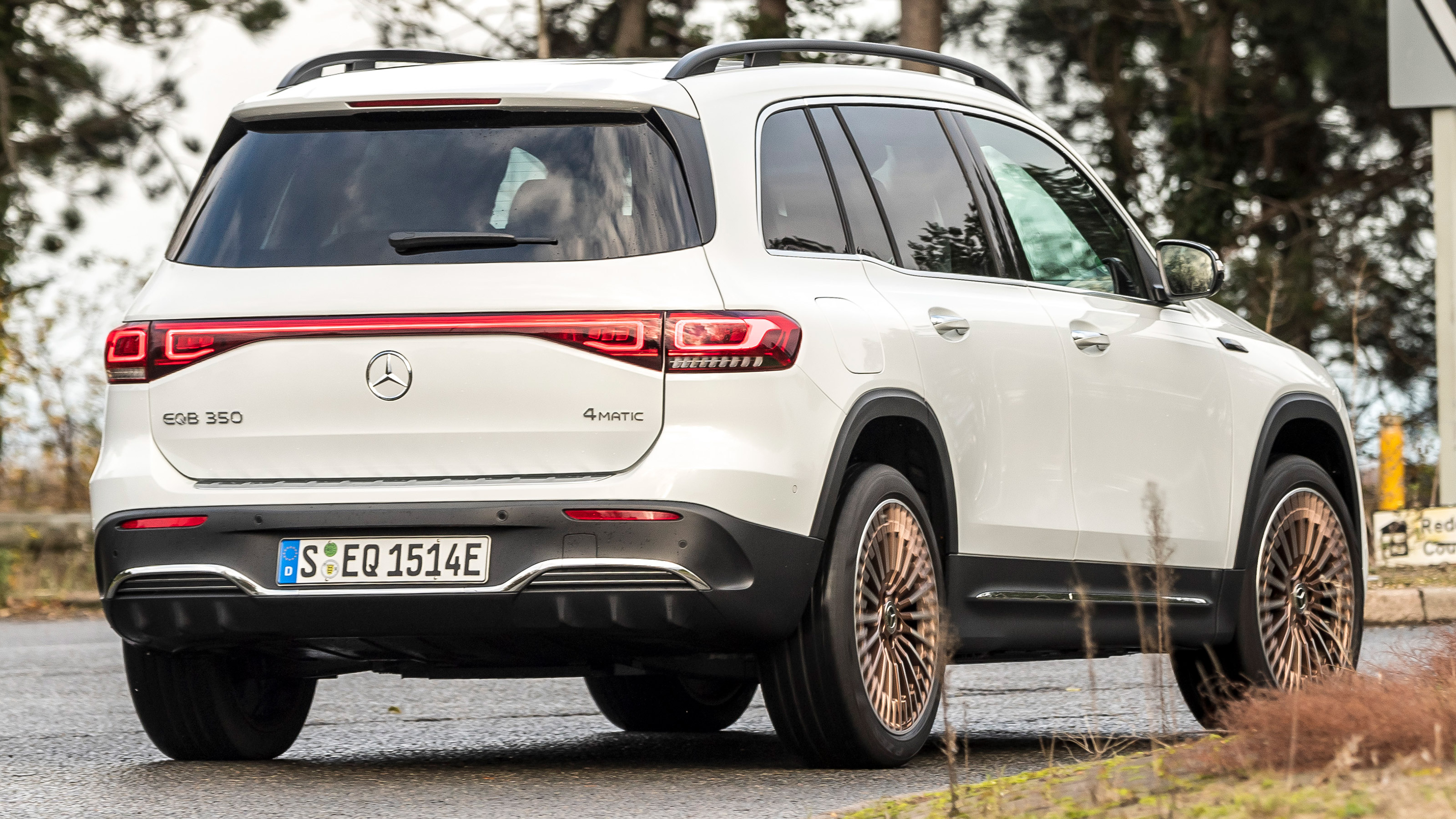 Mercedes EQB - rear cornering
