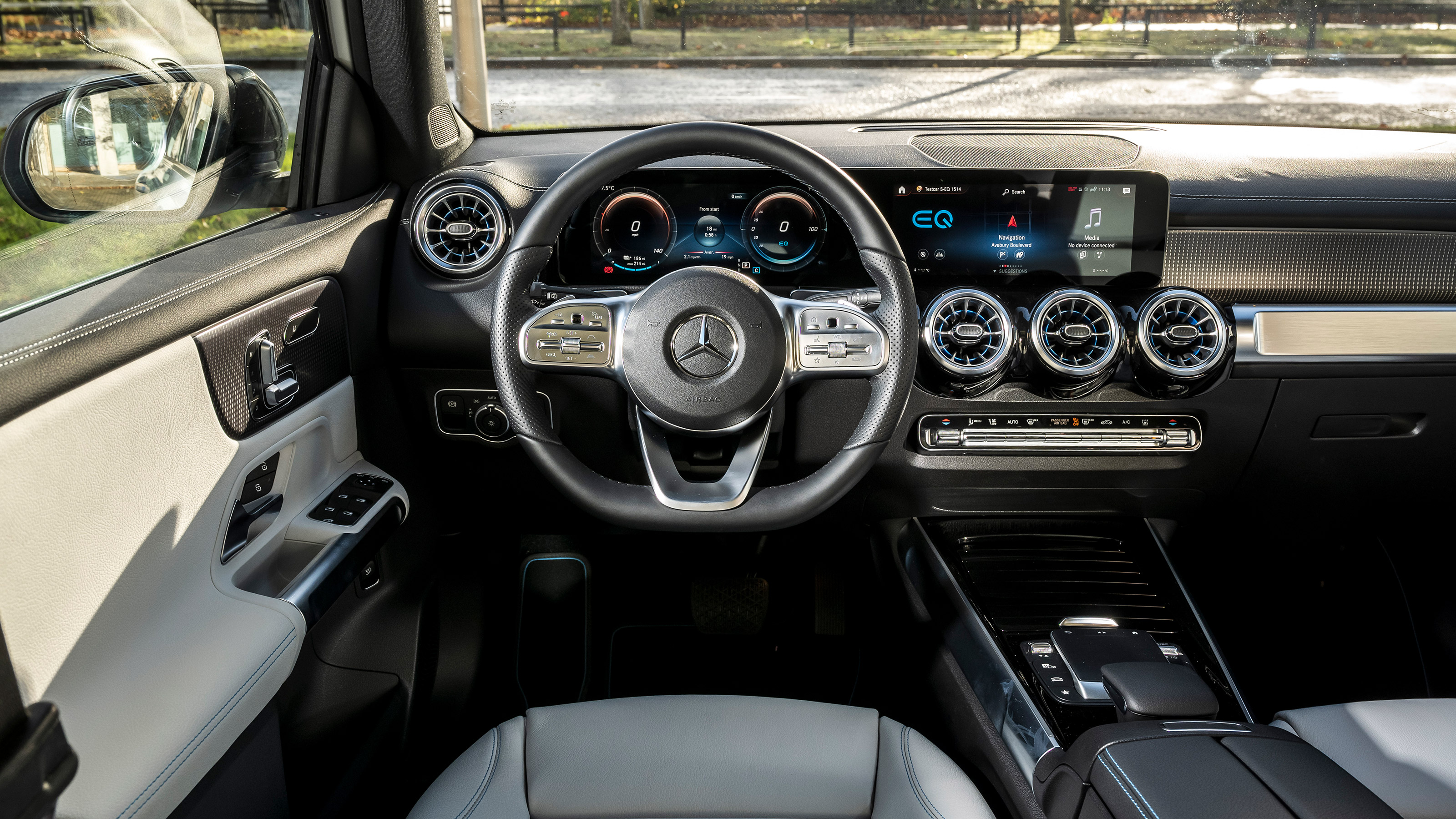 Mercedes EQB - dash