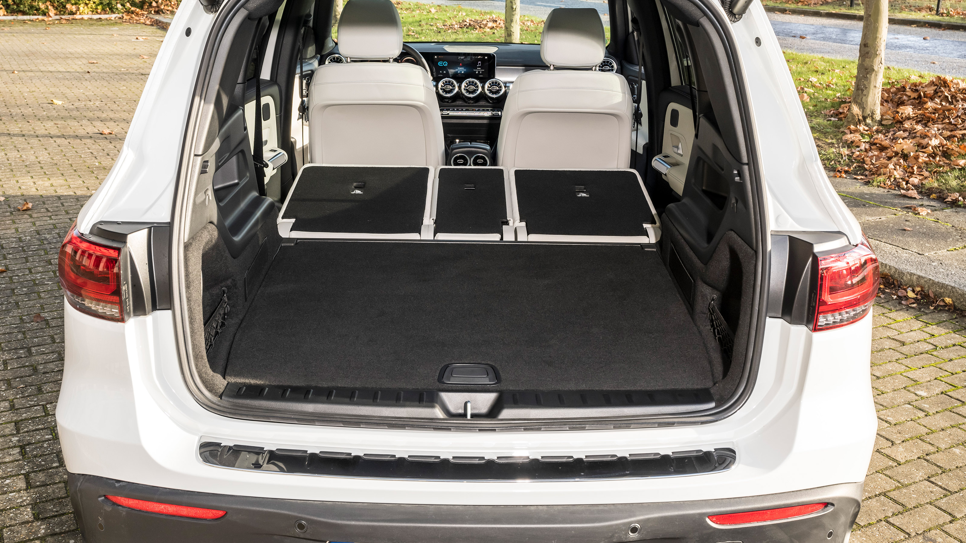 Mercedes EQB - boot seats down