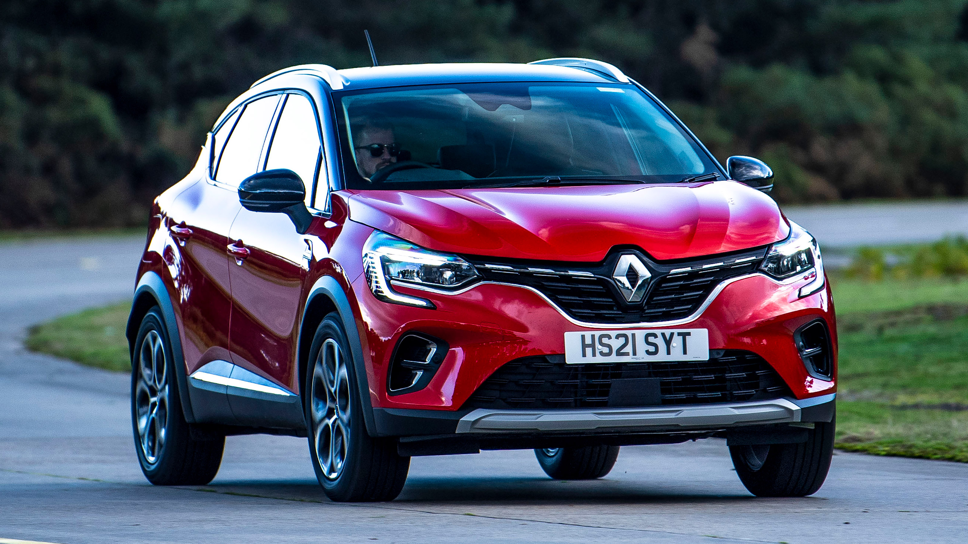 Renault Captur - front cornering