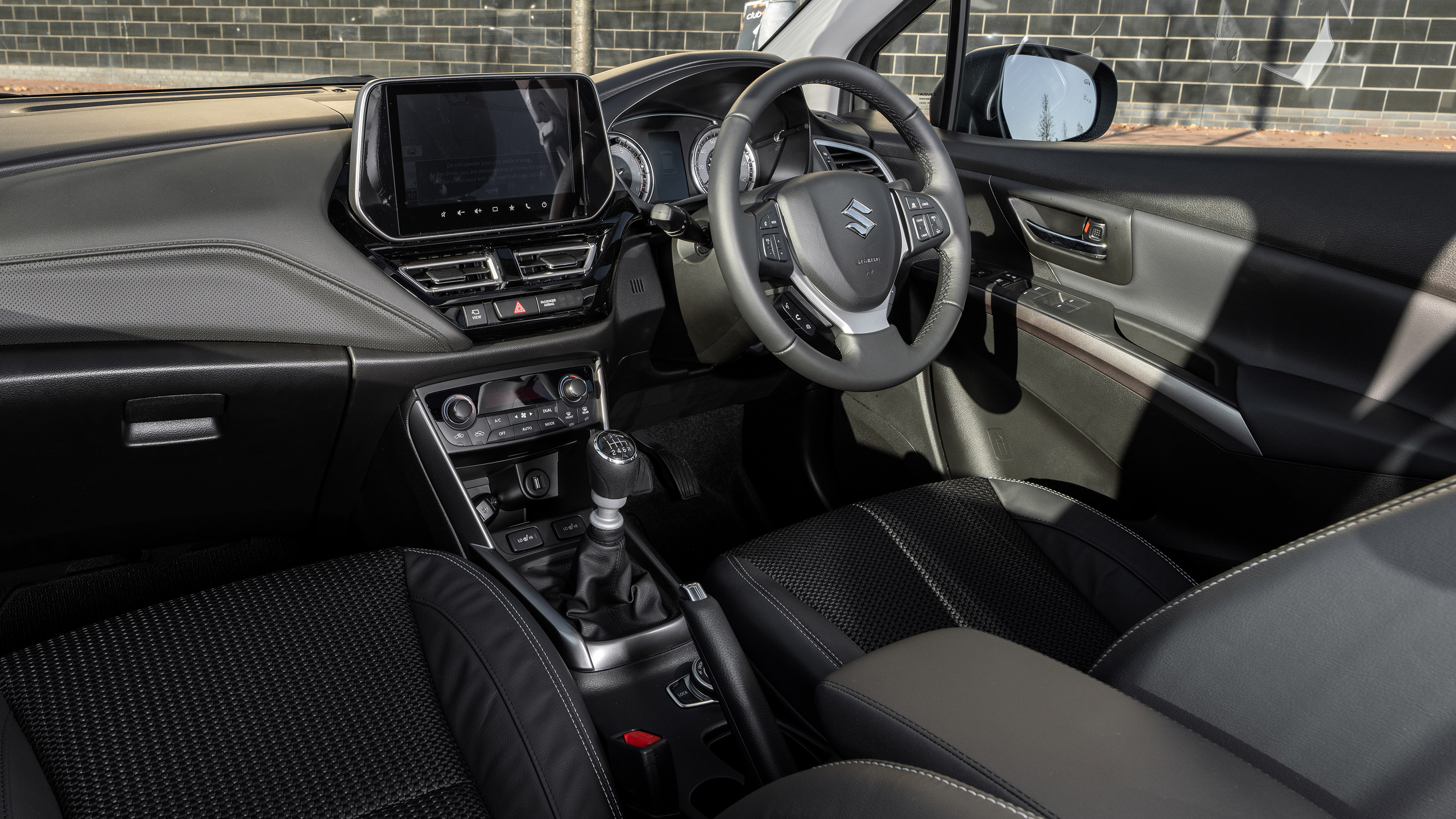 Suzuki S-Cross - dash