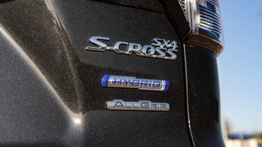 Suzuki S-Cross - rear badge