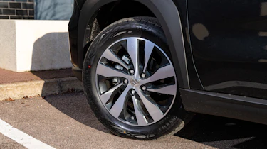 Suzuki S-Cross - wheel
