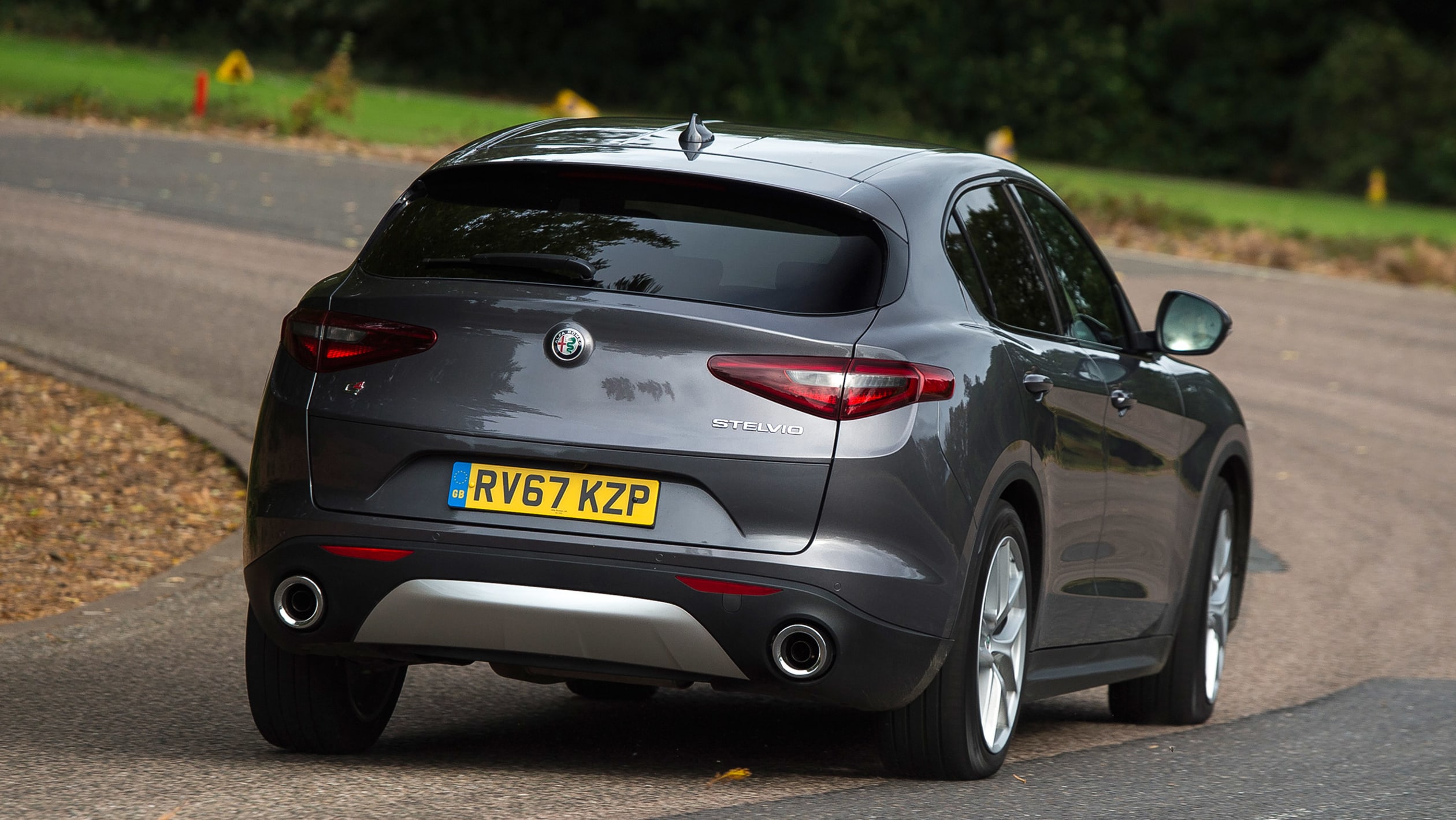 Used Alfa Romeo Stelvio - rear cornering
