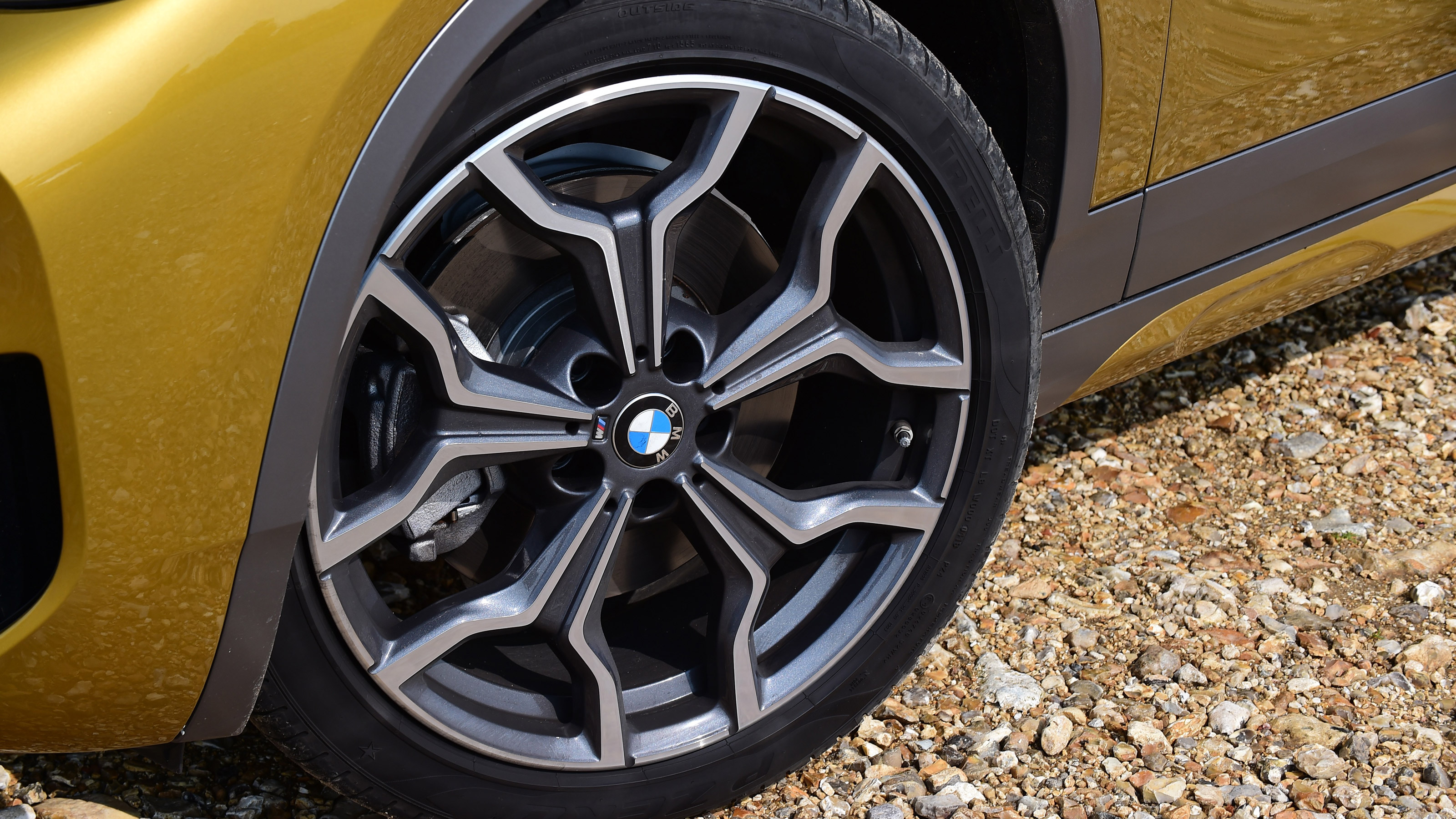 Used BMW X2 - wheel