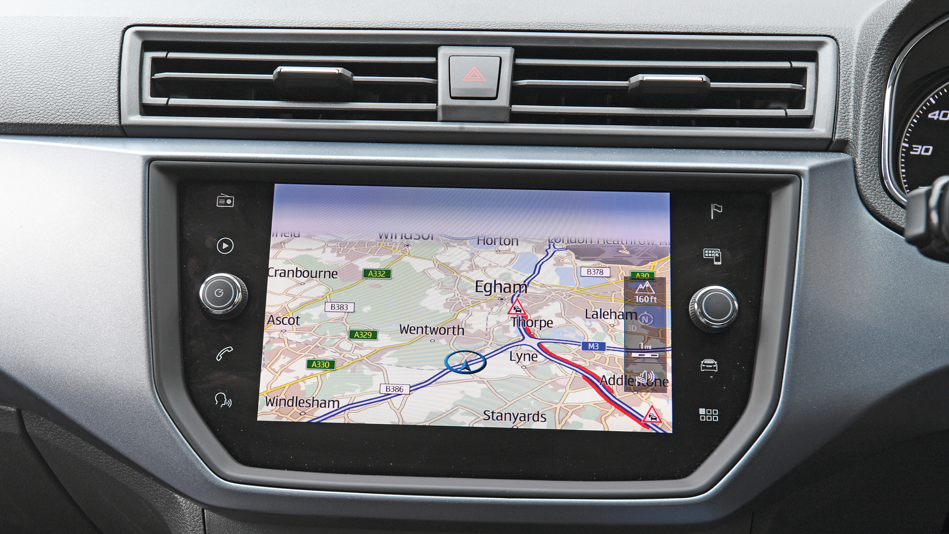 Used SEAT Arona - infotainment screen with navigation