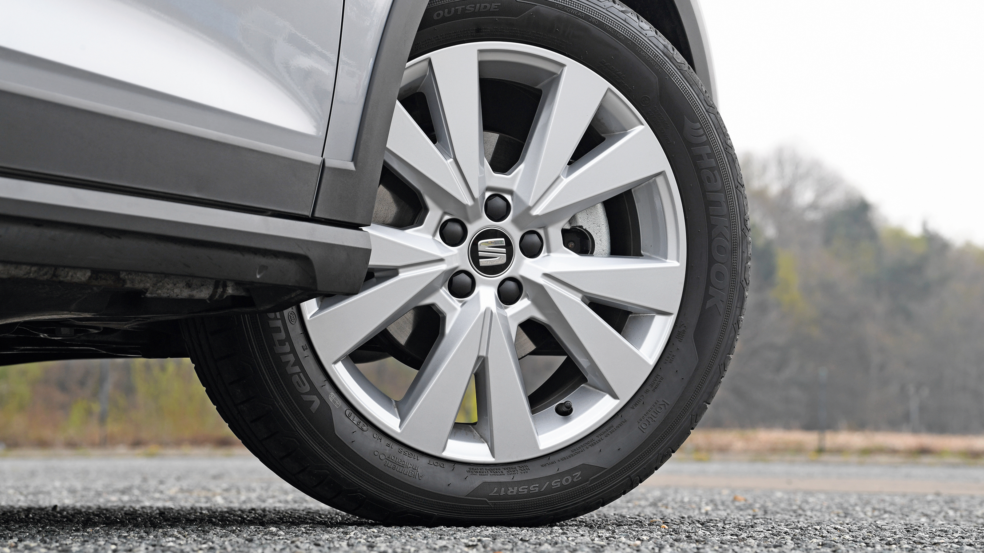 Used SEAT Arona - front o/s alloy wheel