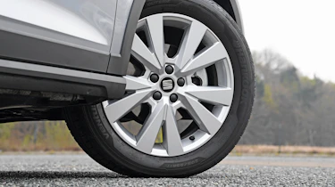 Used SEAT Arona - front o/s alloy wheel